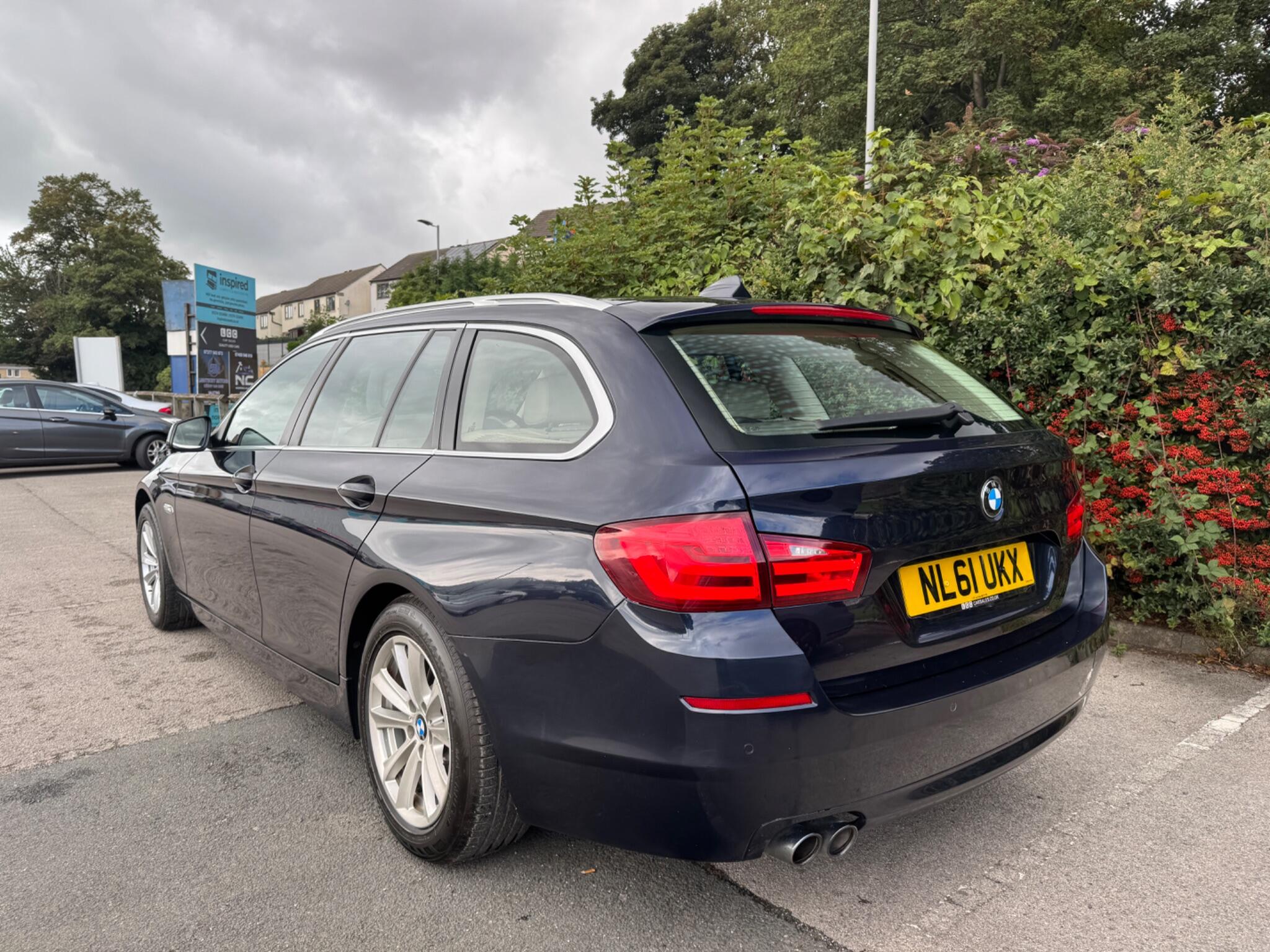 BMW 5 Series view 7