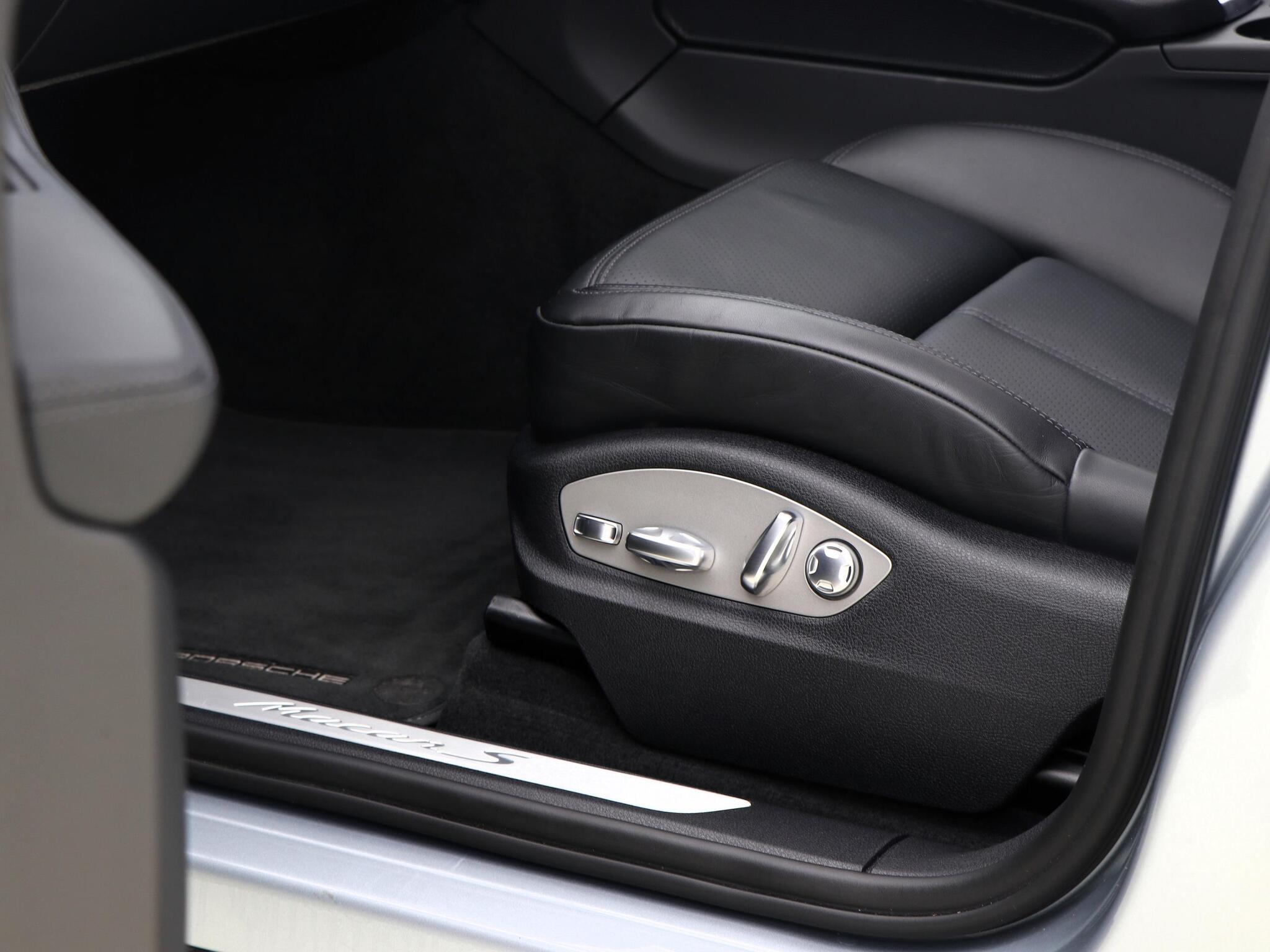 Porsche Macan view 38