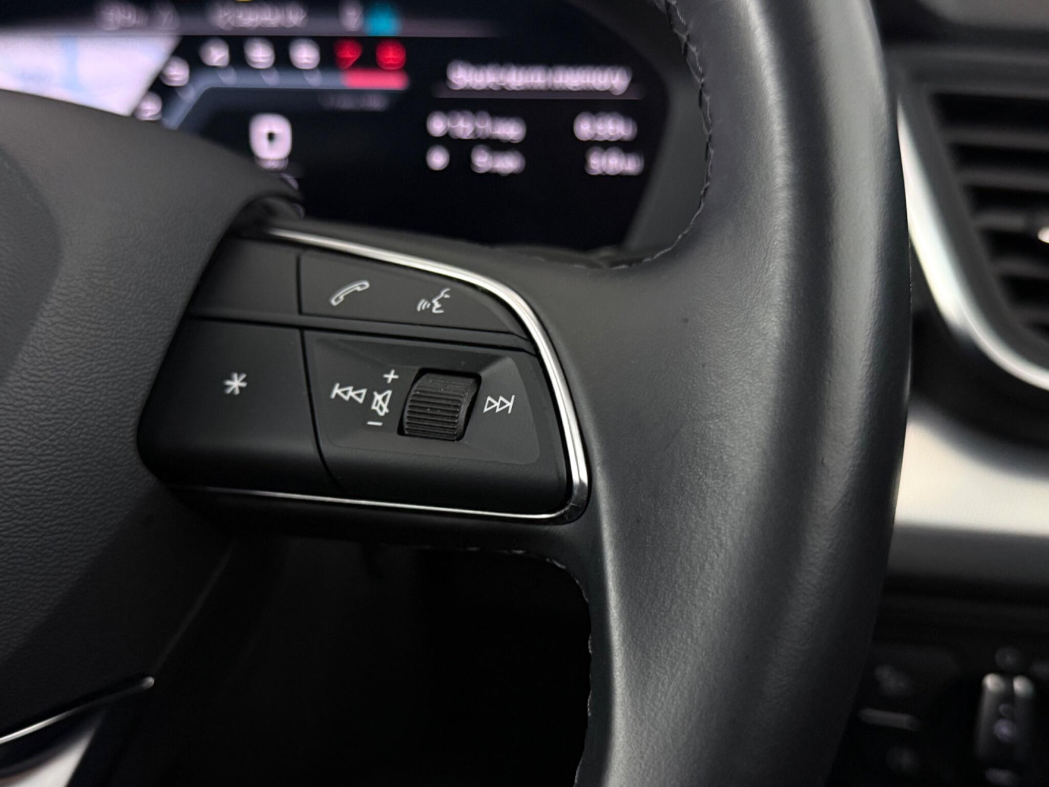 Audi Q5 view 17