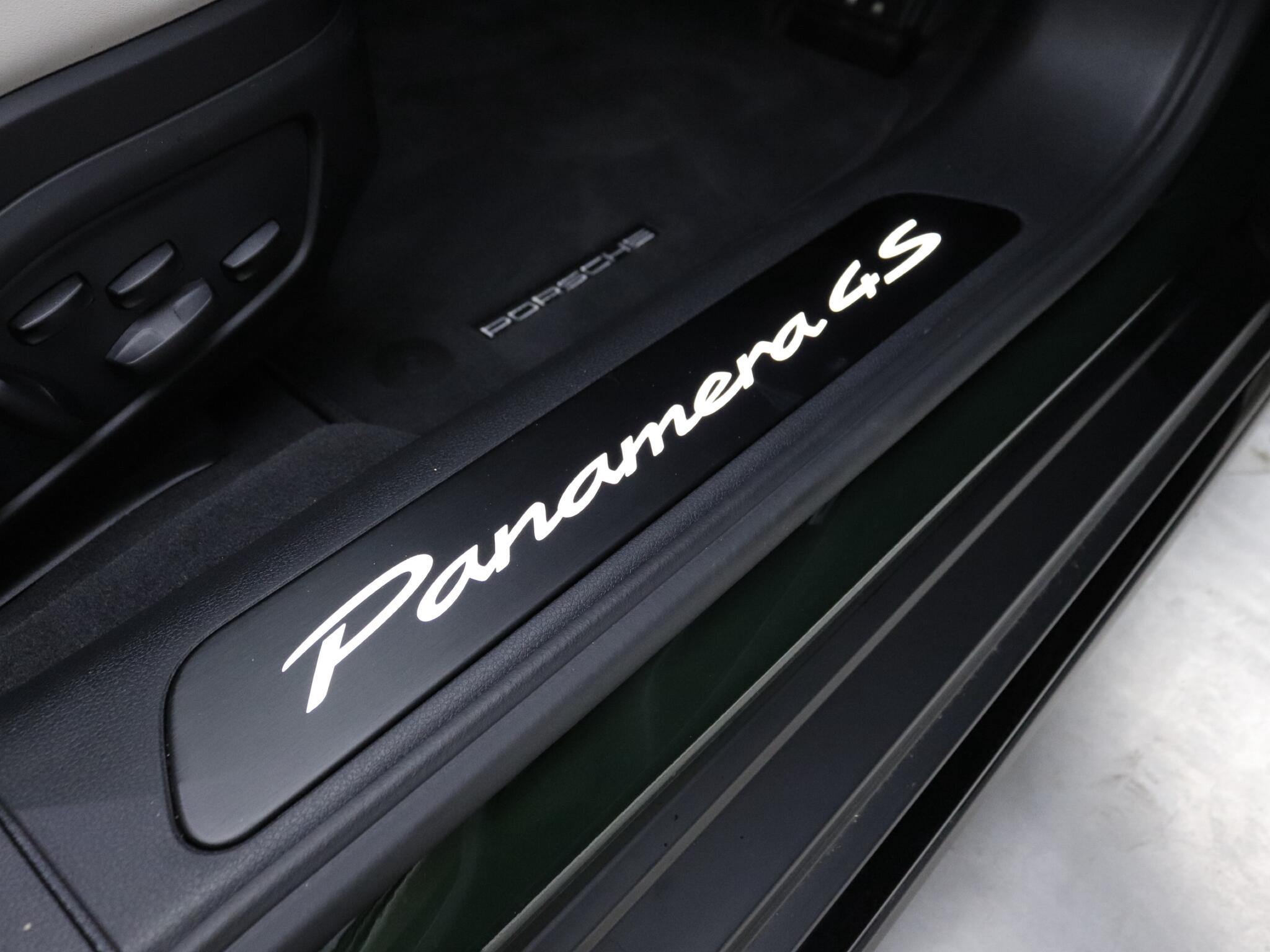 Porsche Panamera view 24
