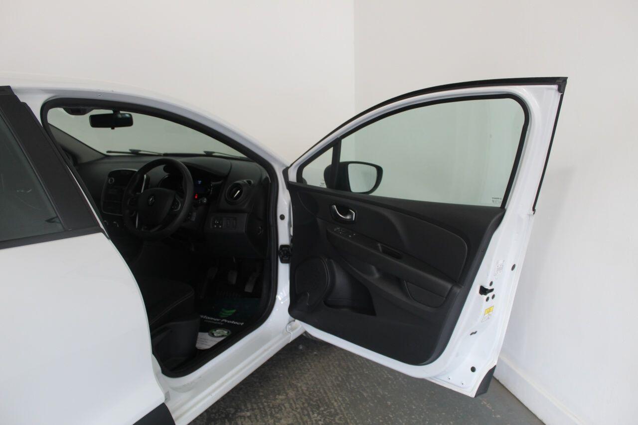 Renault Clio view 24