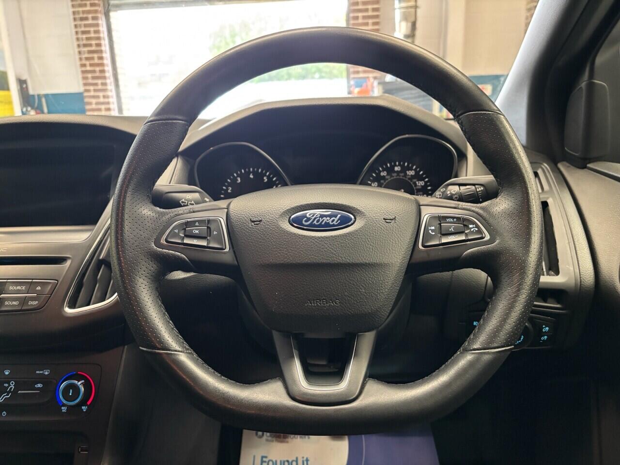 Ford Focus view 16