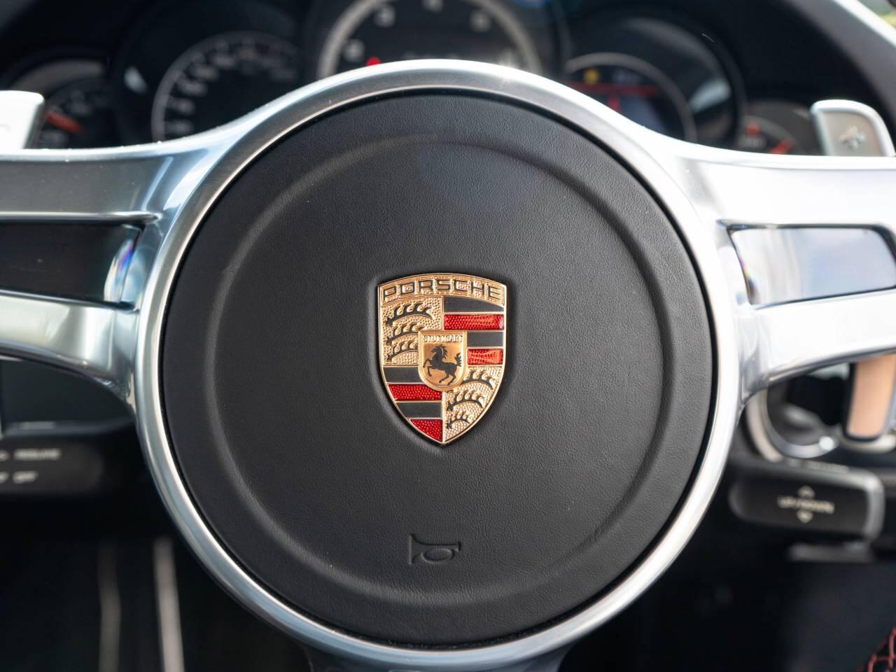 Porsche 911 view 23