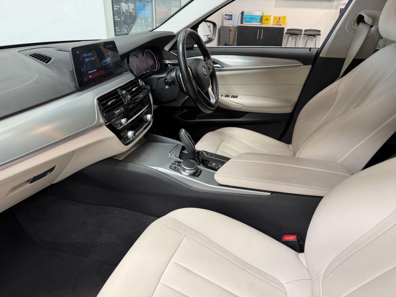 BMW 5 Series view 6