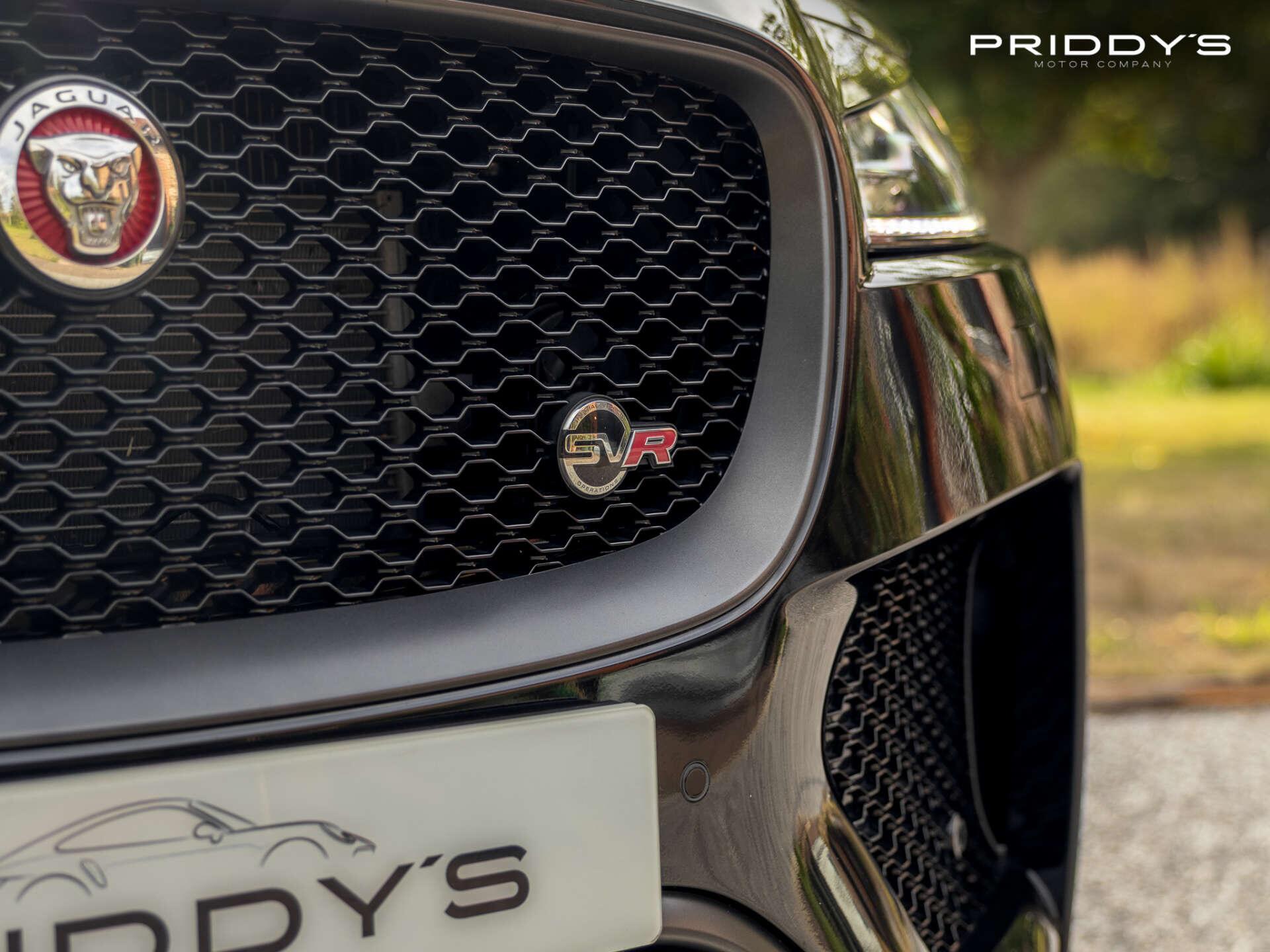 Jaguar F-Pace view 10