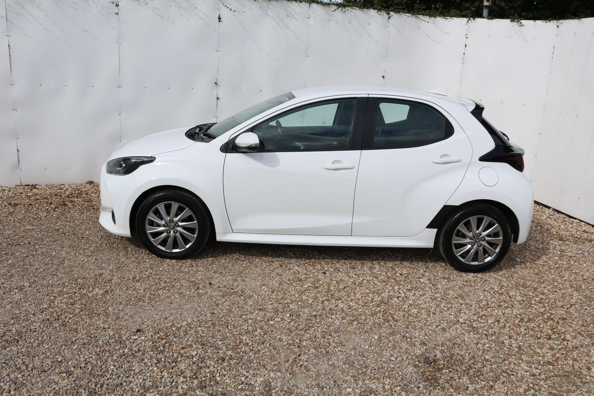 Toyota Yaris view 4