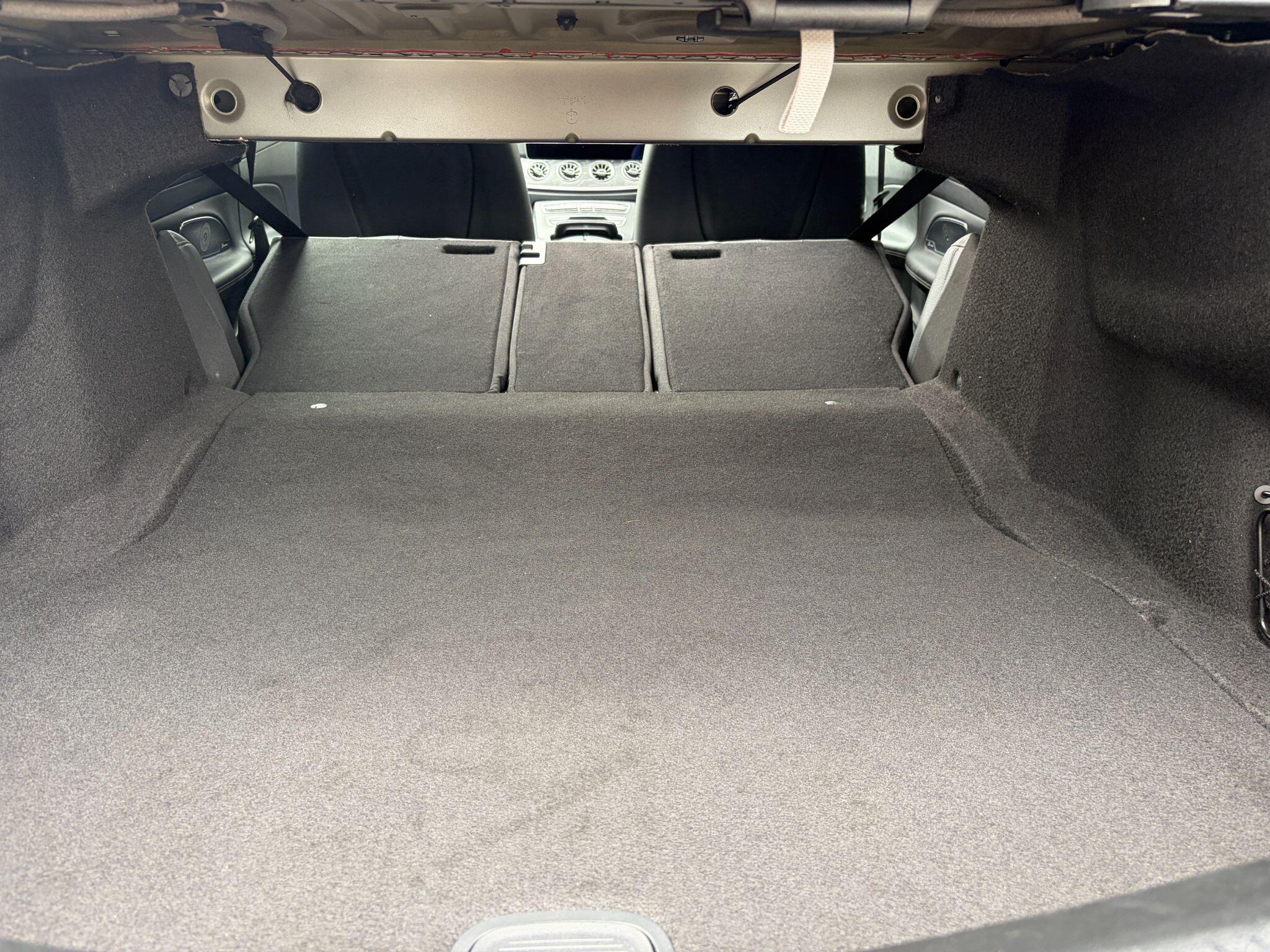 Mercedes-Benz E-Class view 34