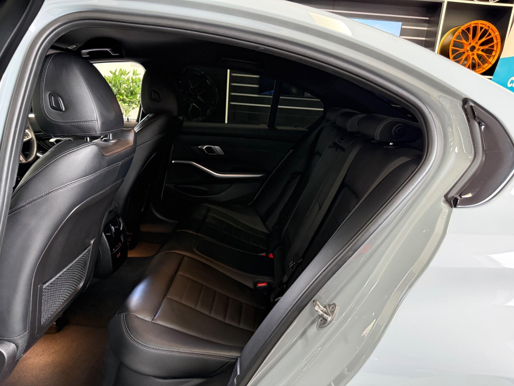 BMW 3 Series view 33