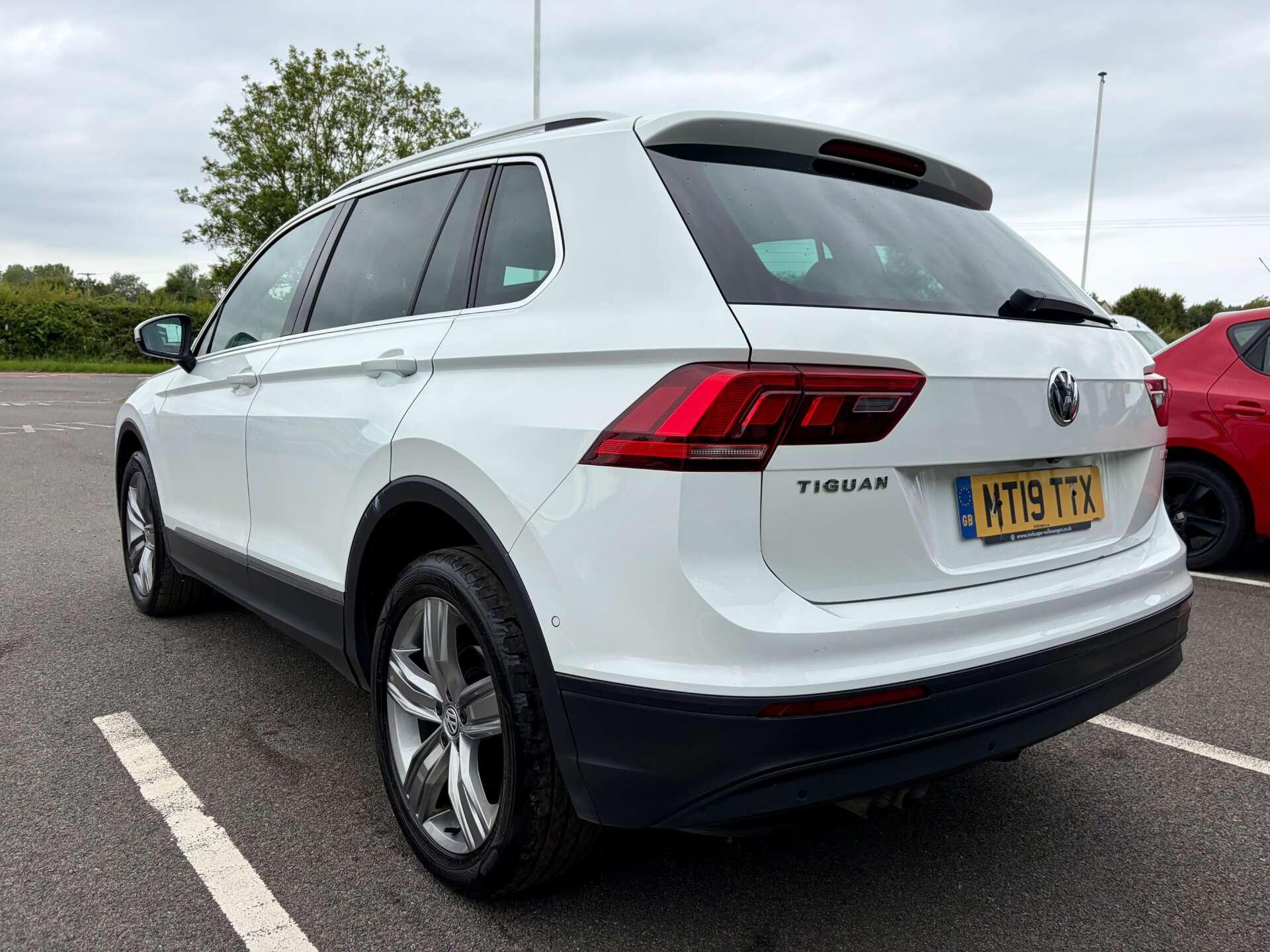 Volkswagen Tiguan view 6