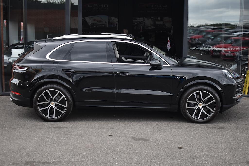 Porsche Cayenne view 14