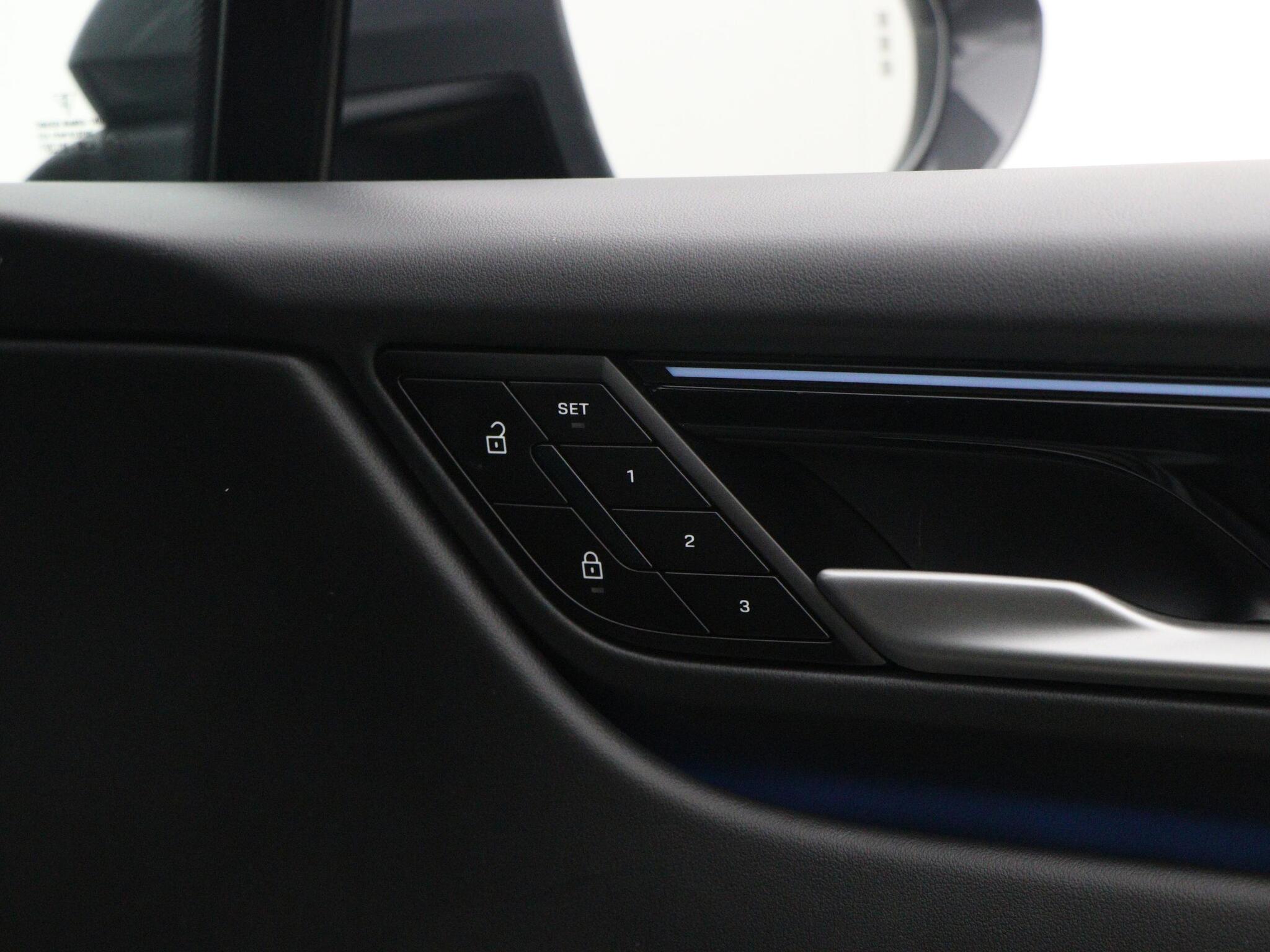Porsche Macan view 40