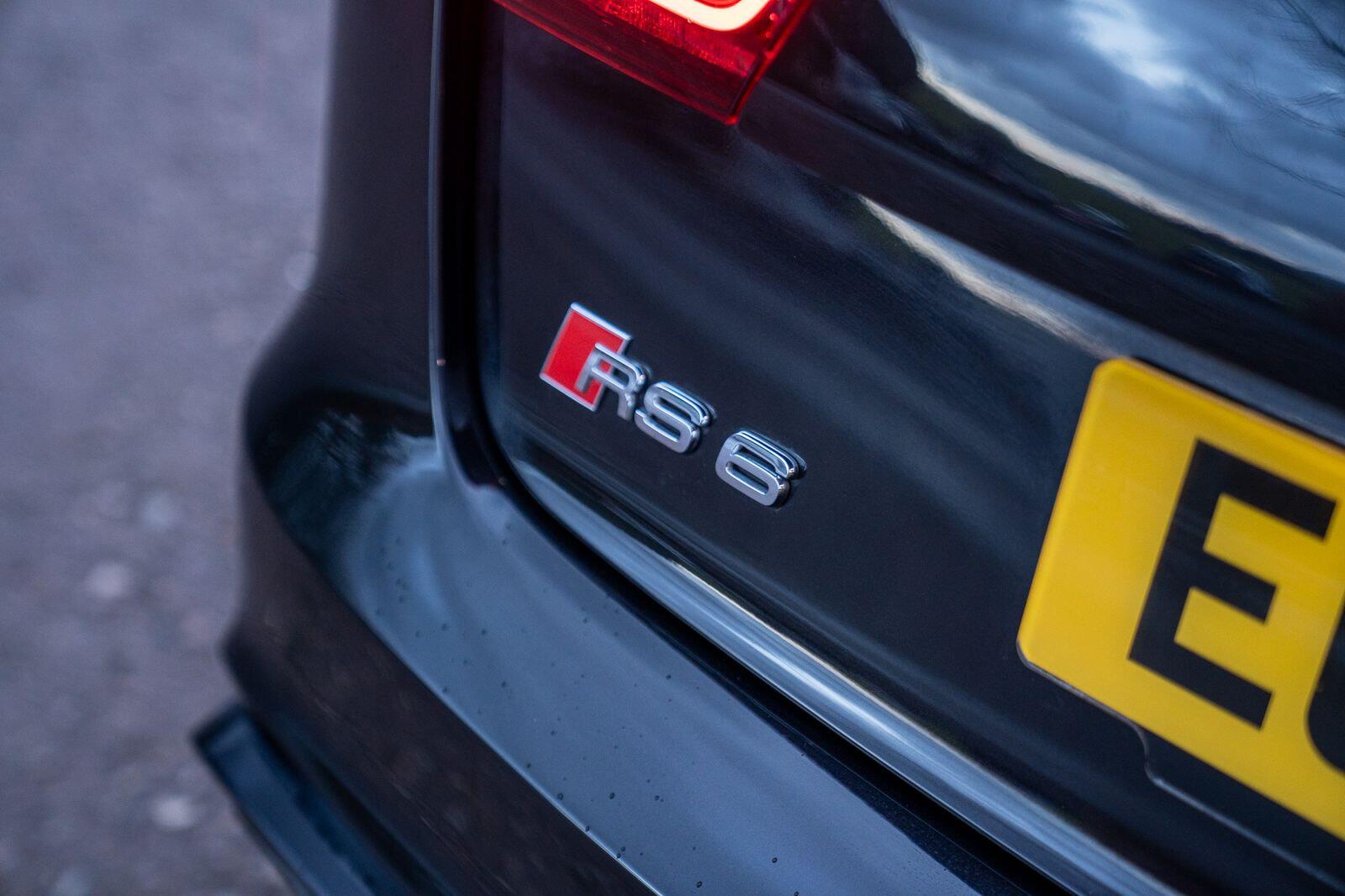 Audi RS6 Avant view 18