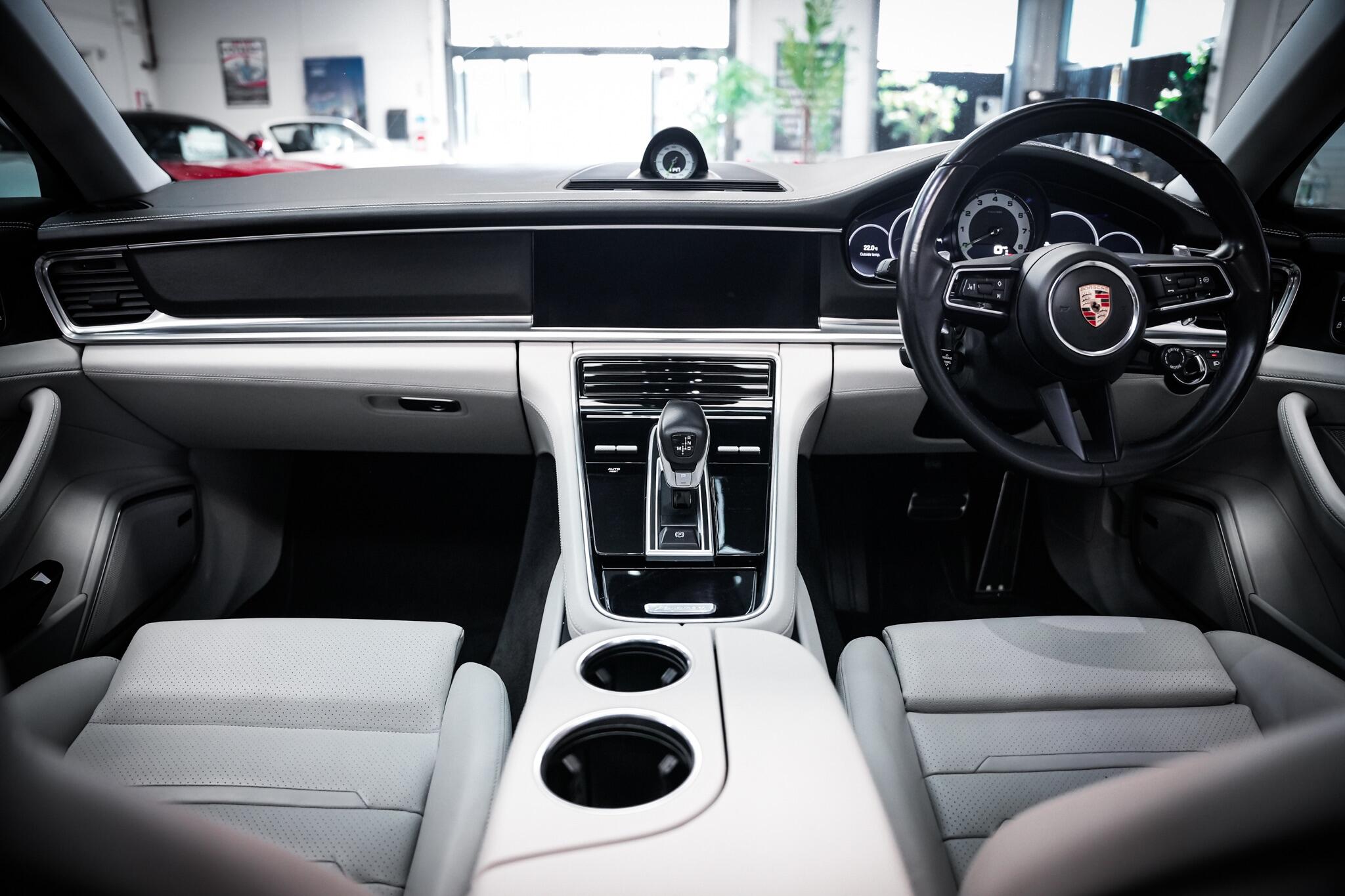 Porsche Panamera view 22