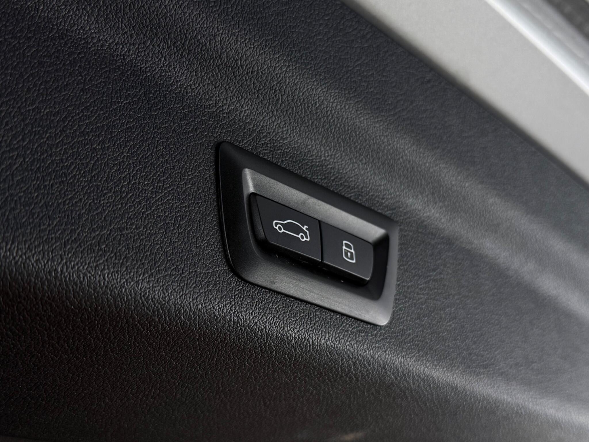 BMW Ix1 view 11