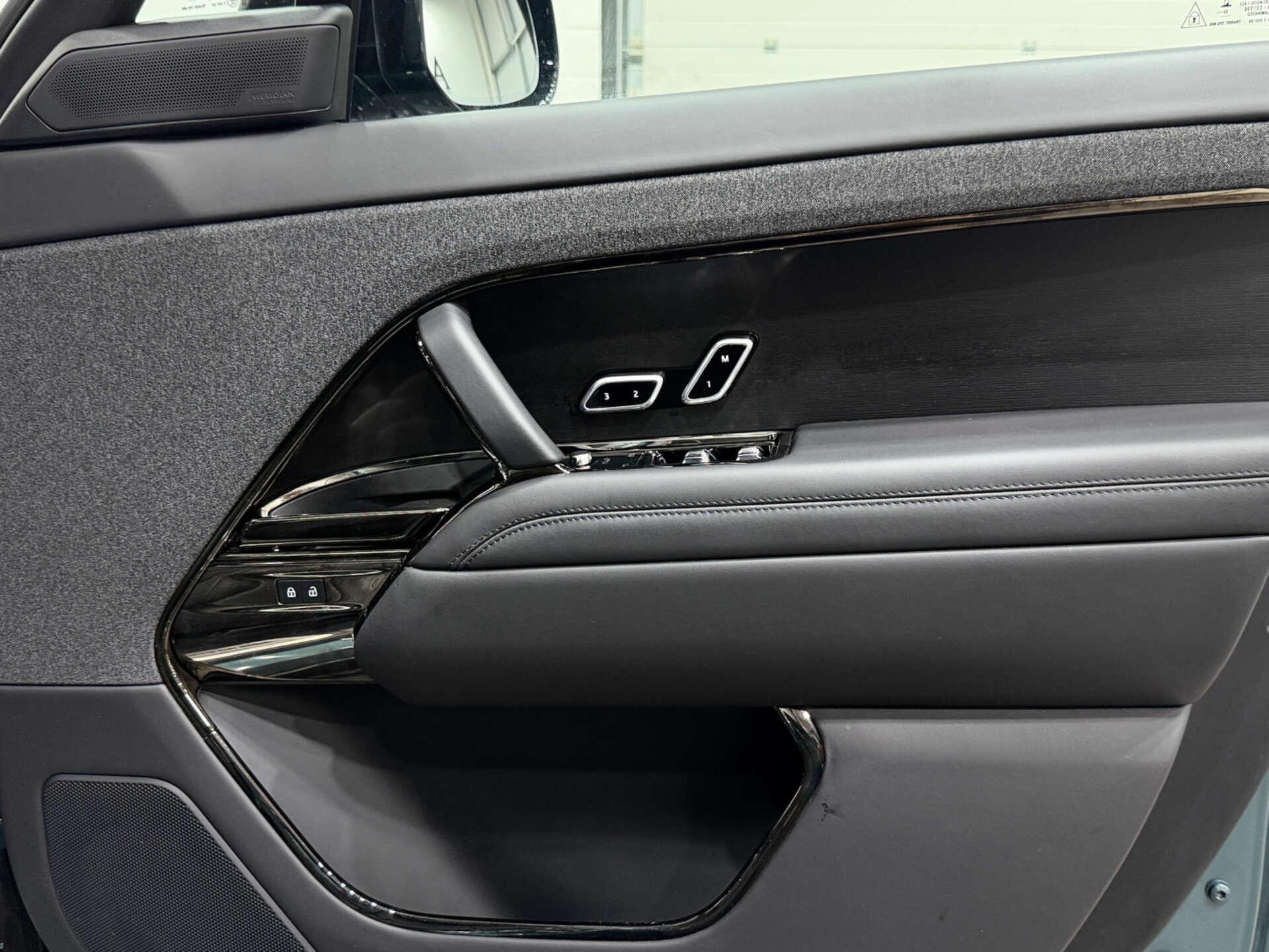 Land Rover Range Rover Sport view 38