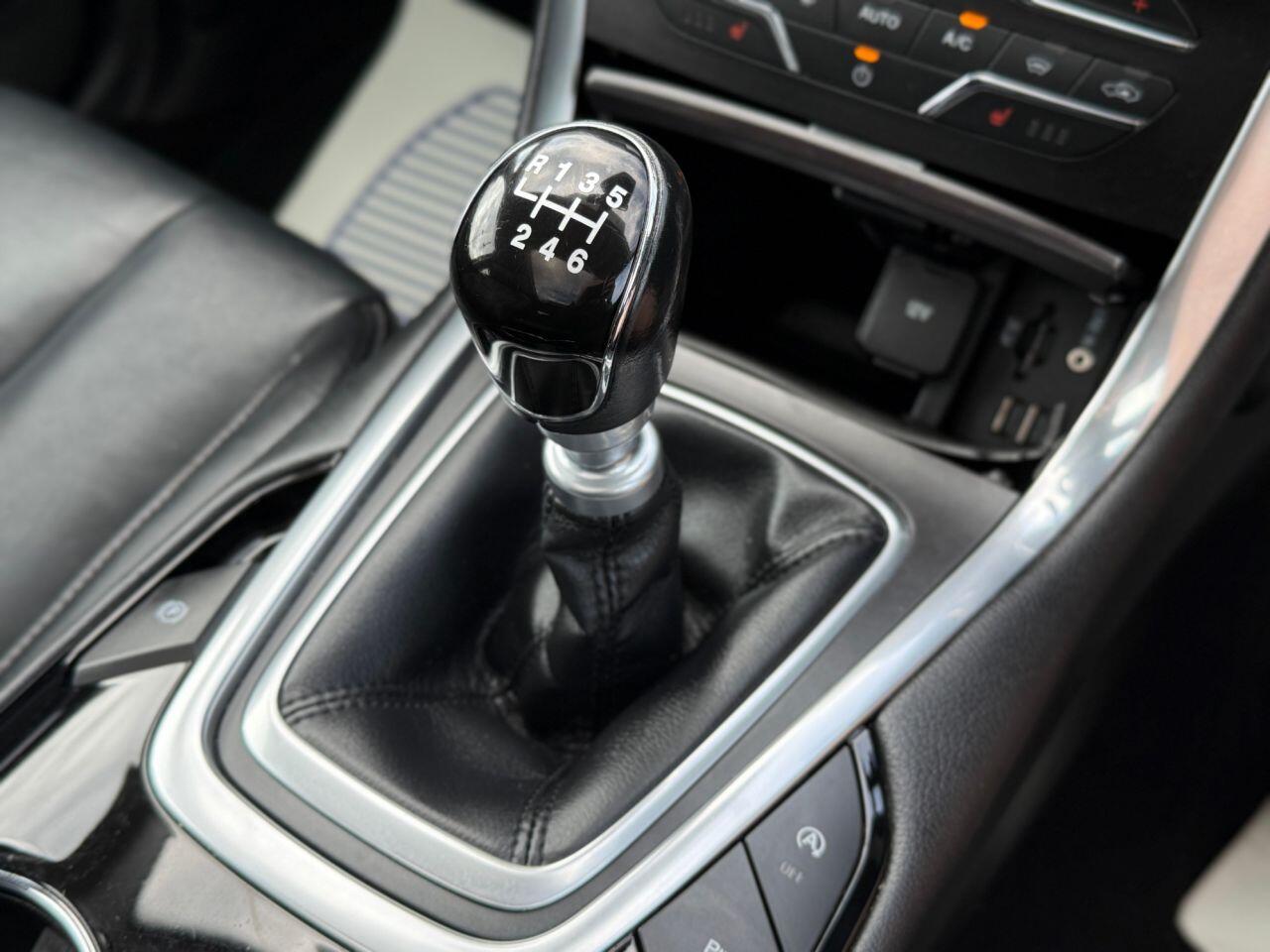 Ford S-Max view 30