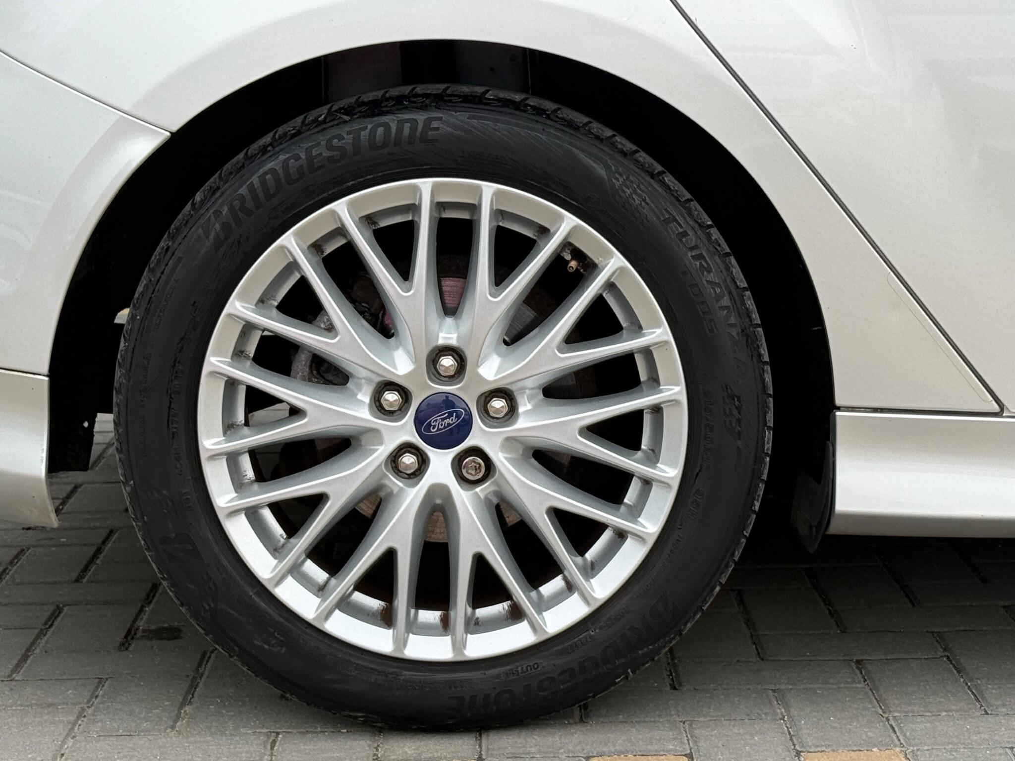 Ford Focus view 13