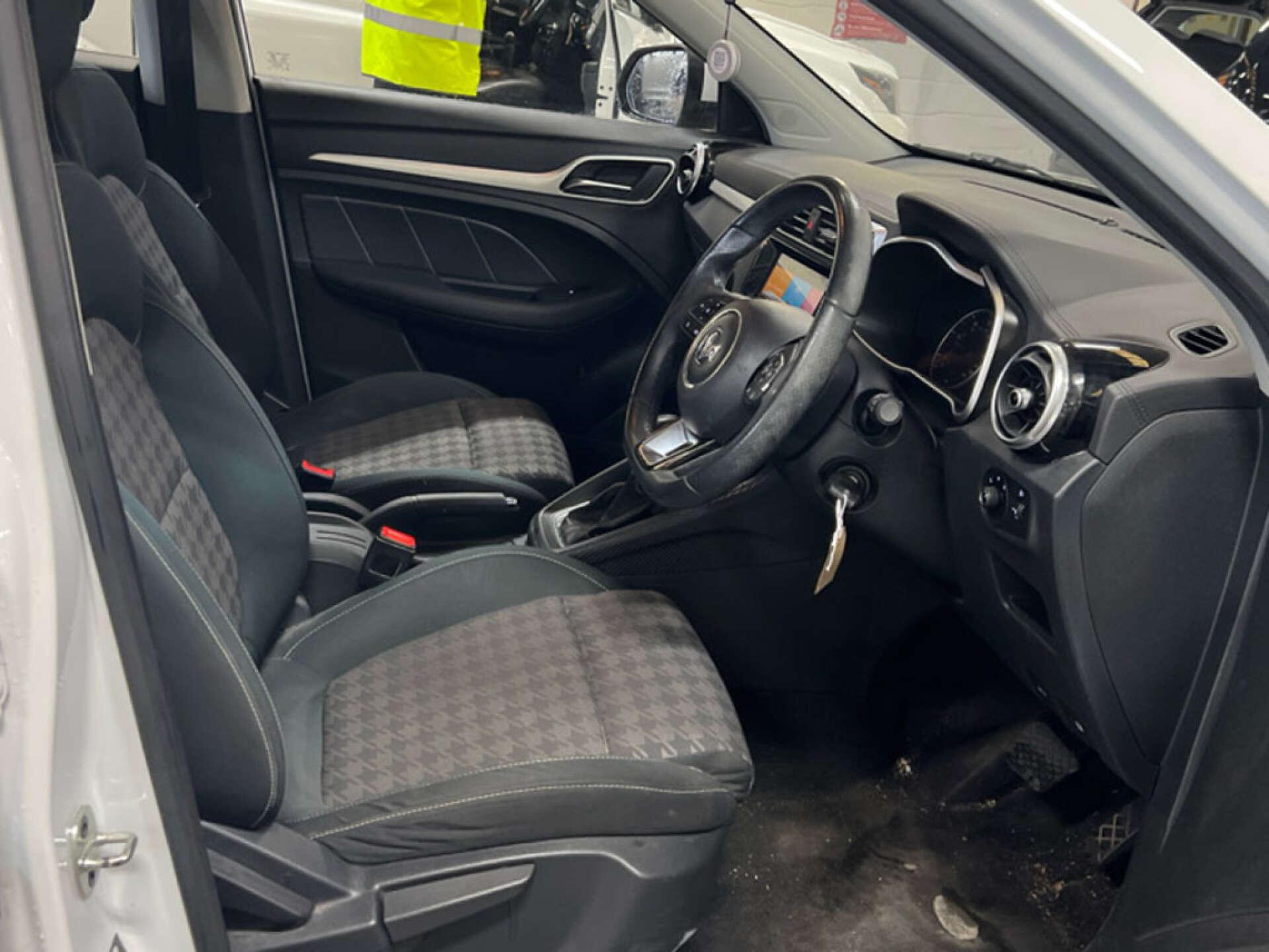 MG ZS view 3