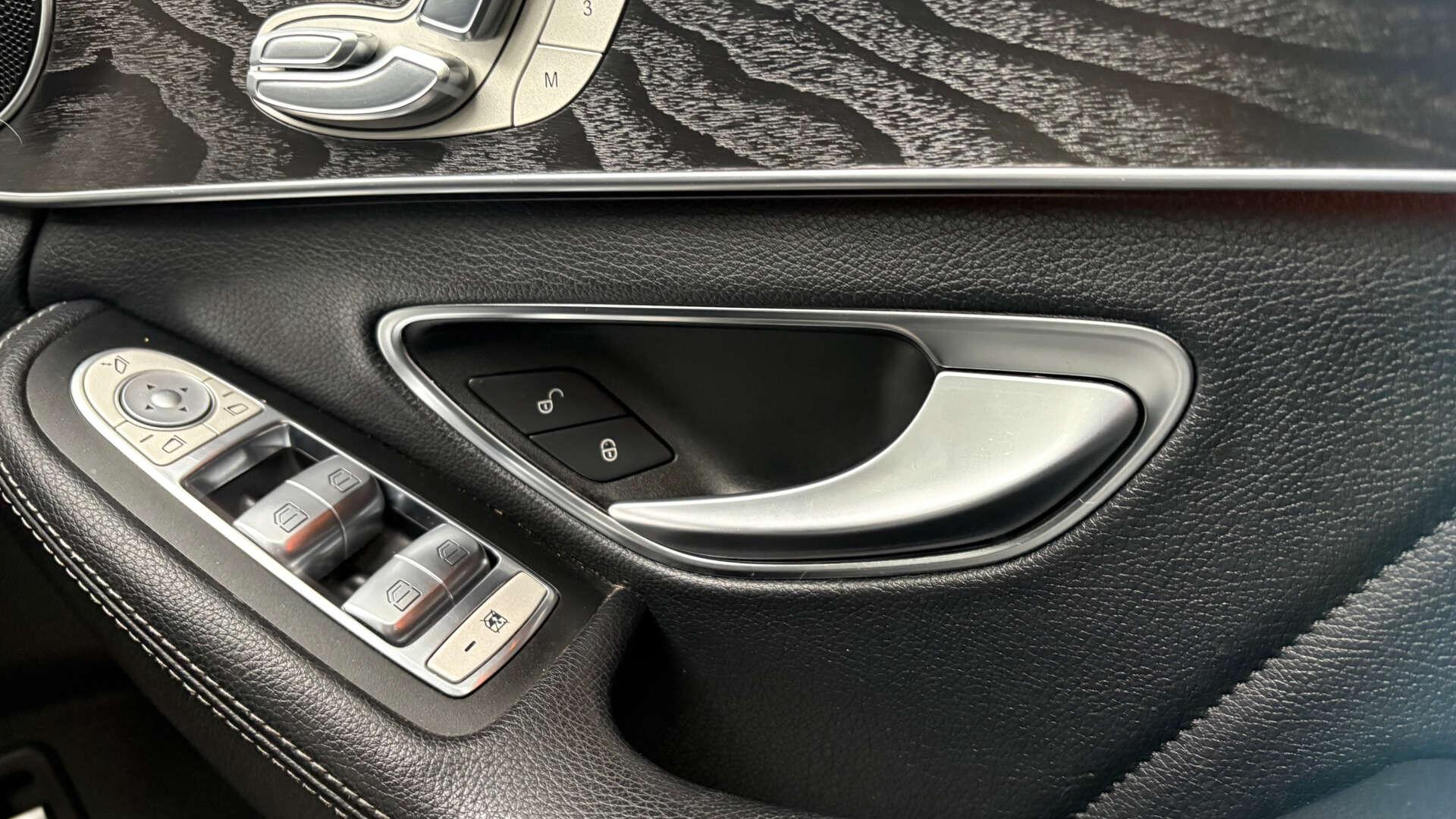 Mercedes-Benz C-Class view 26