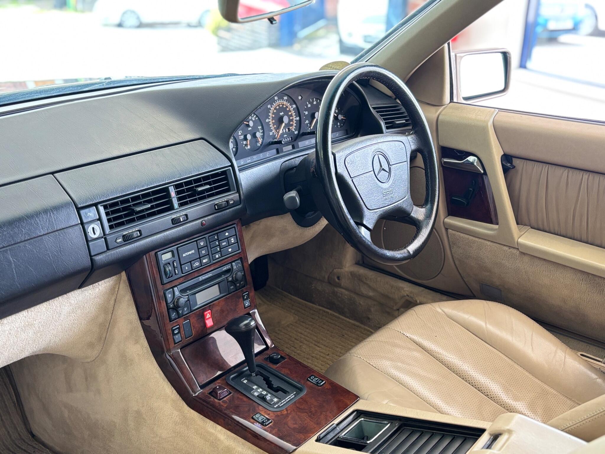 Mercedes-Benz SL view 12