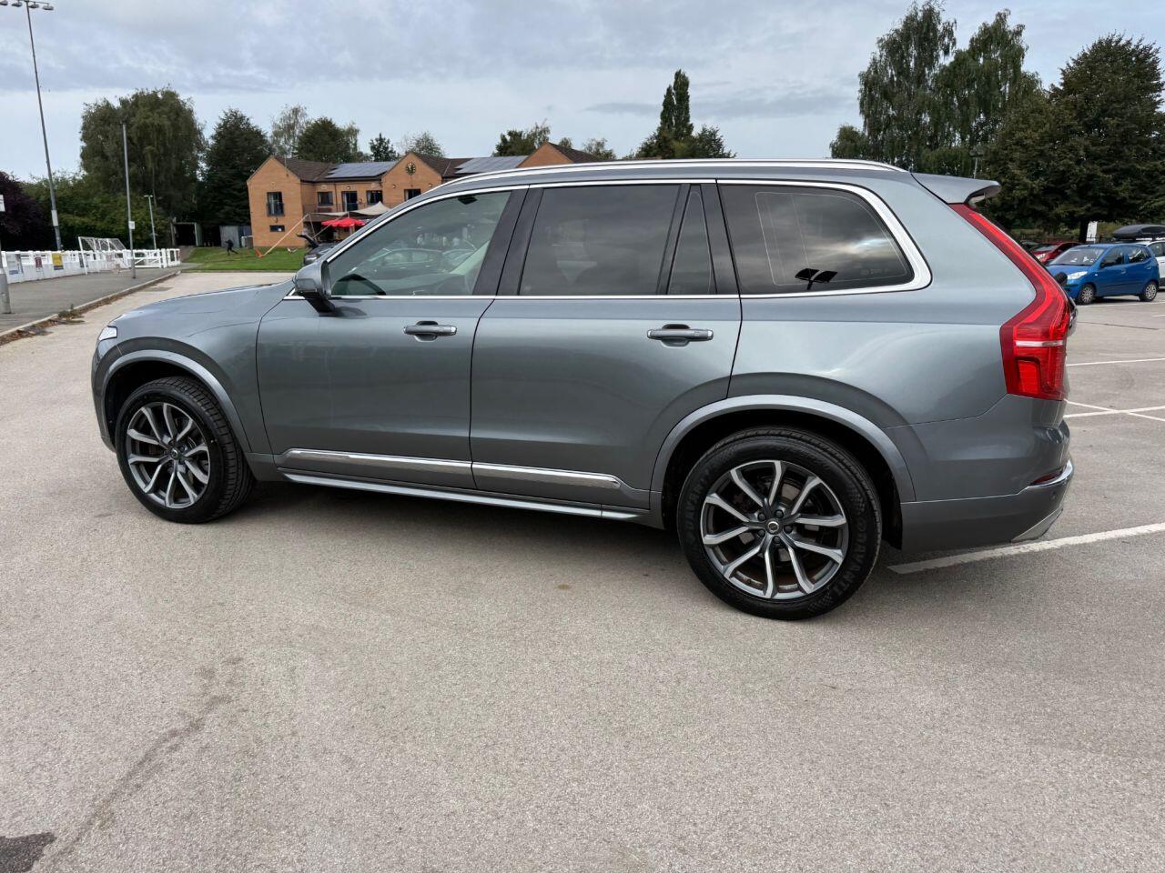 Volvo XC90 view 17
