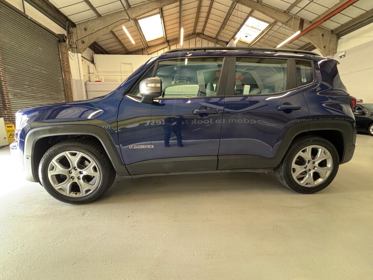 Jeep Renegade view 8