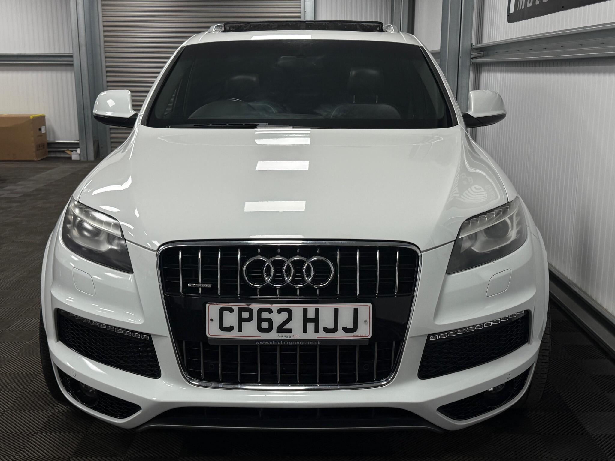 Audi Q7 view 4
