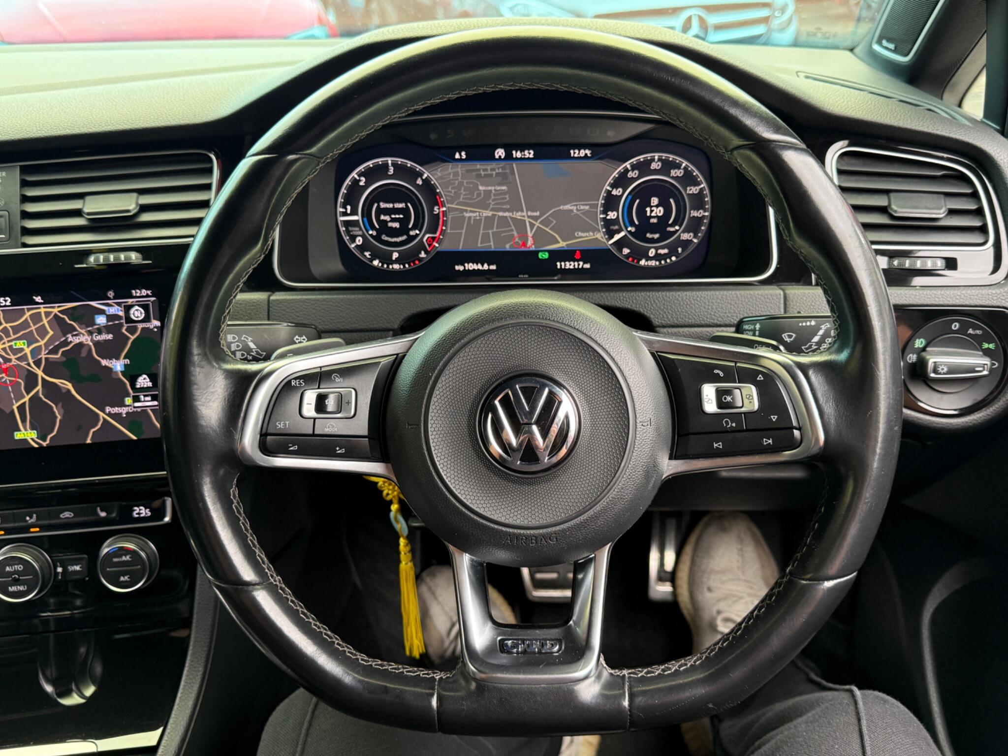 Volkswagen Golf - Image 25