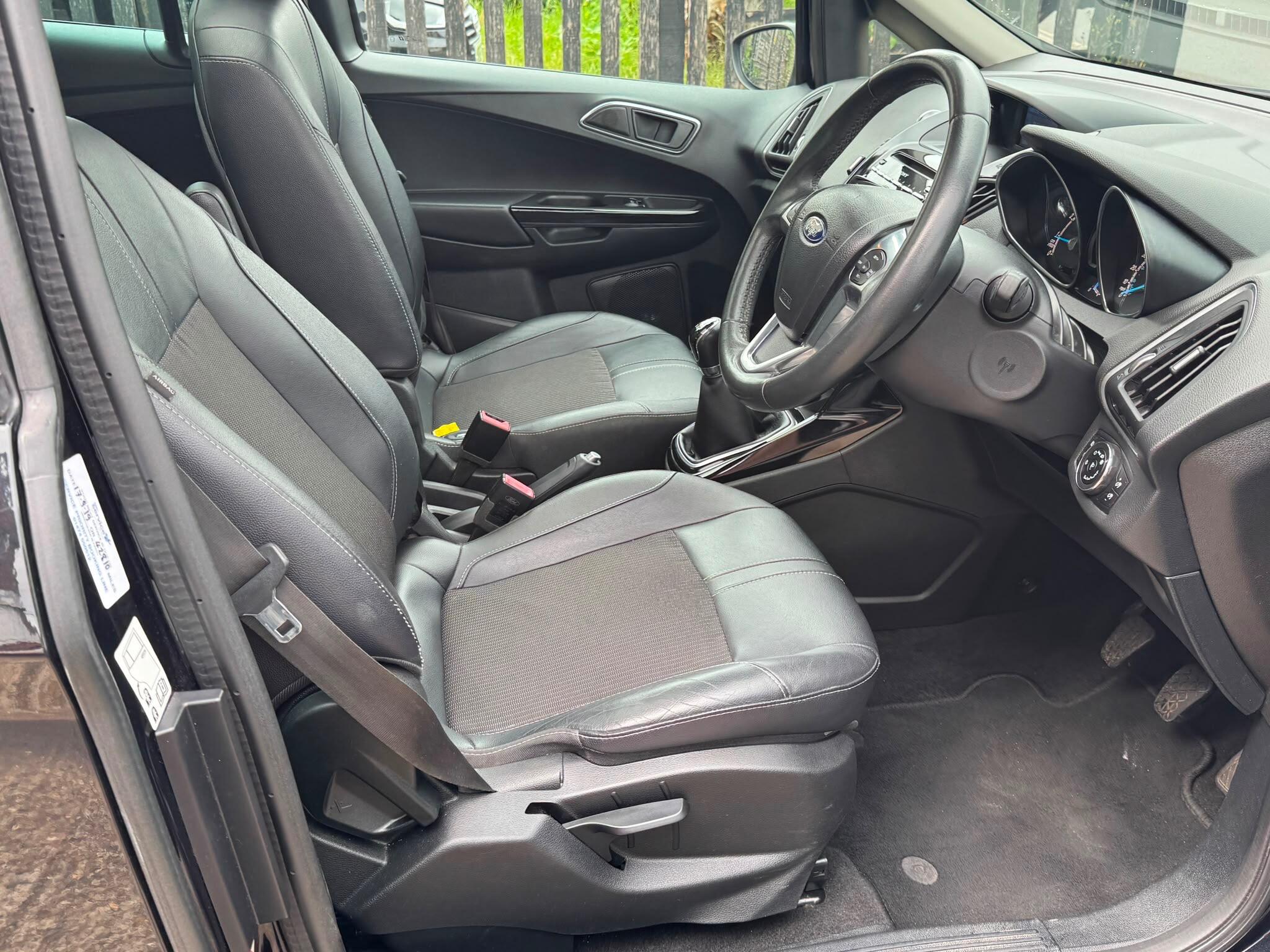 Ford B-Max view 15