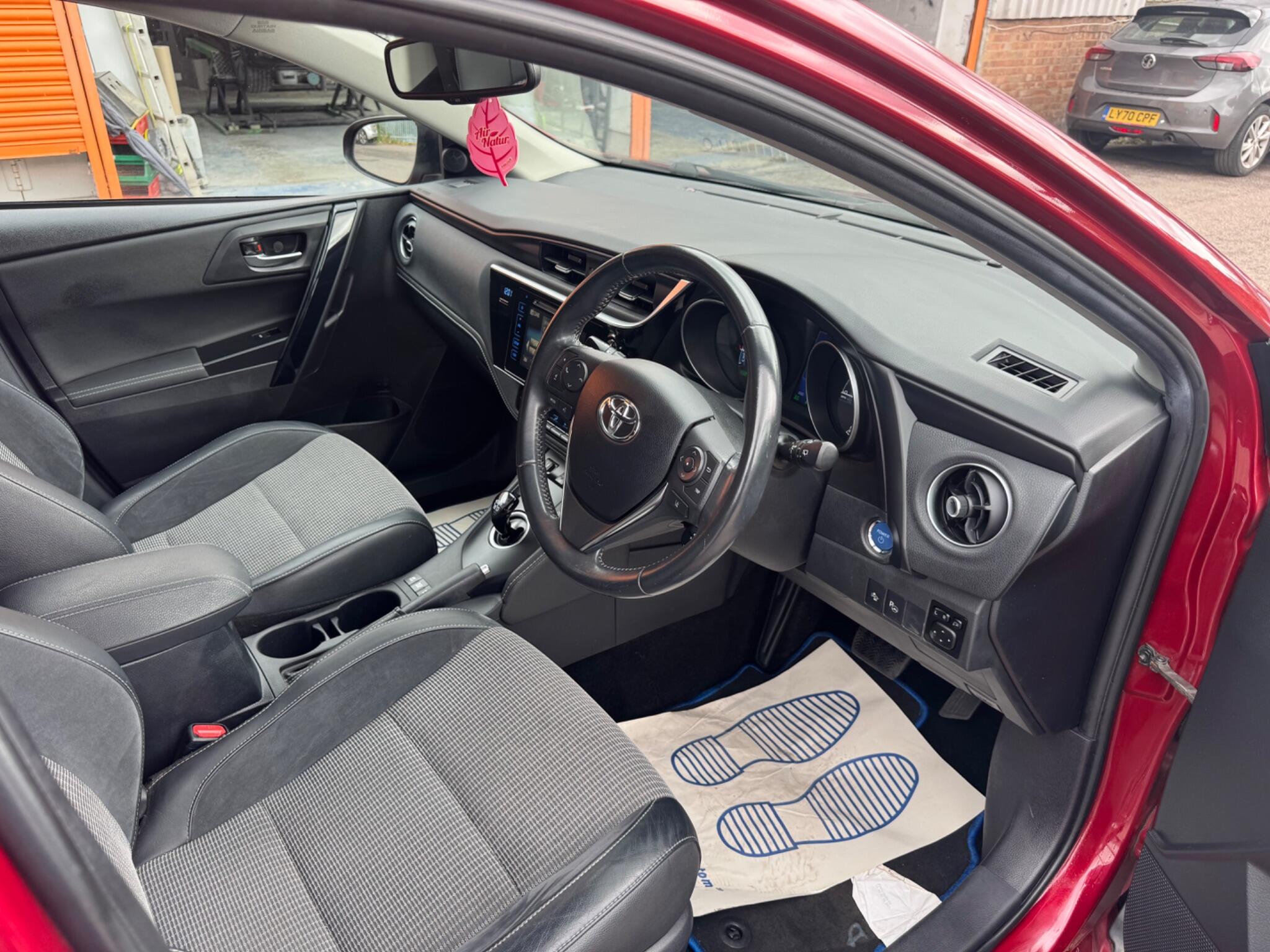 Toyota Auris view 9