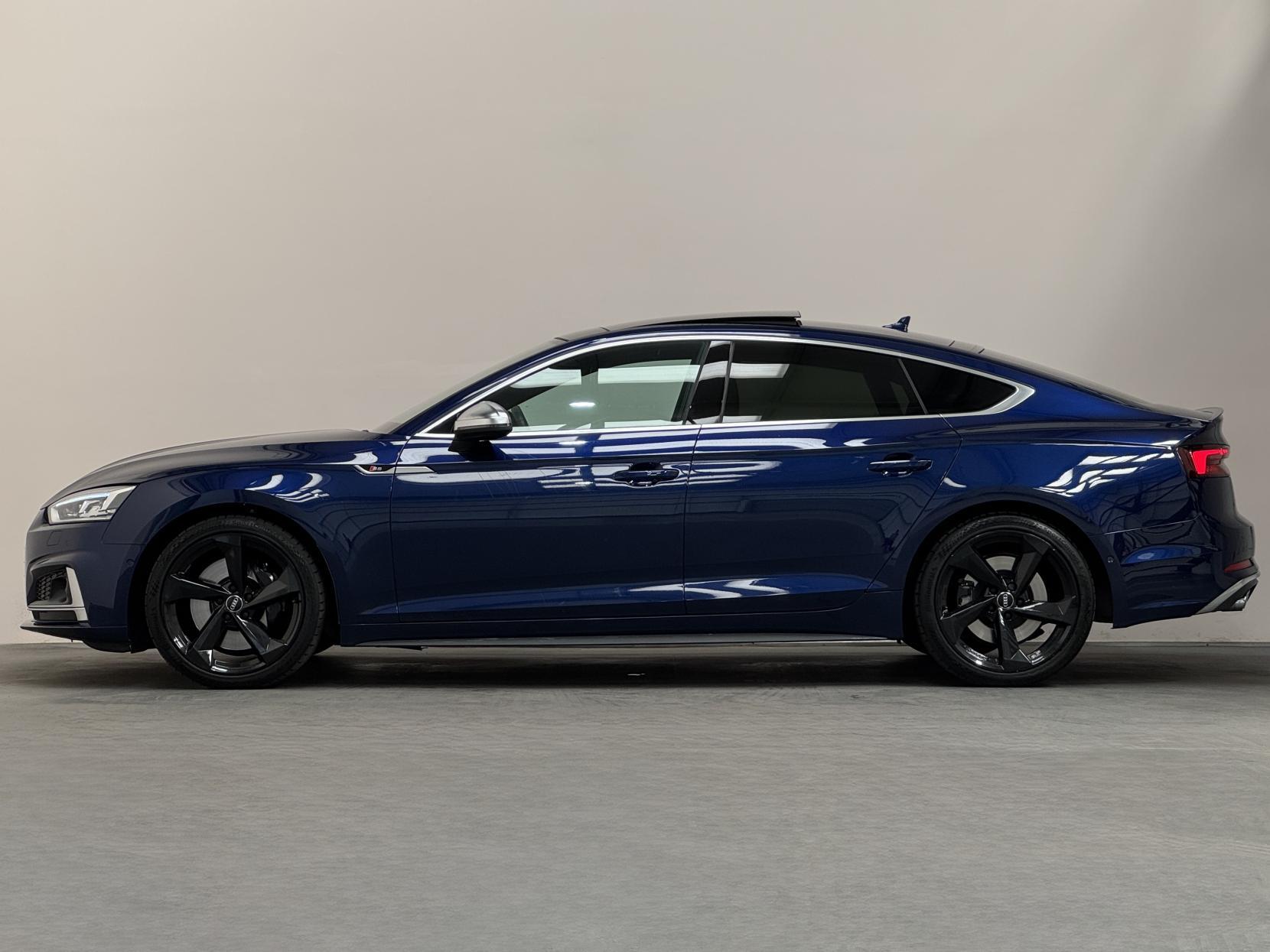 Audi S5 view 9