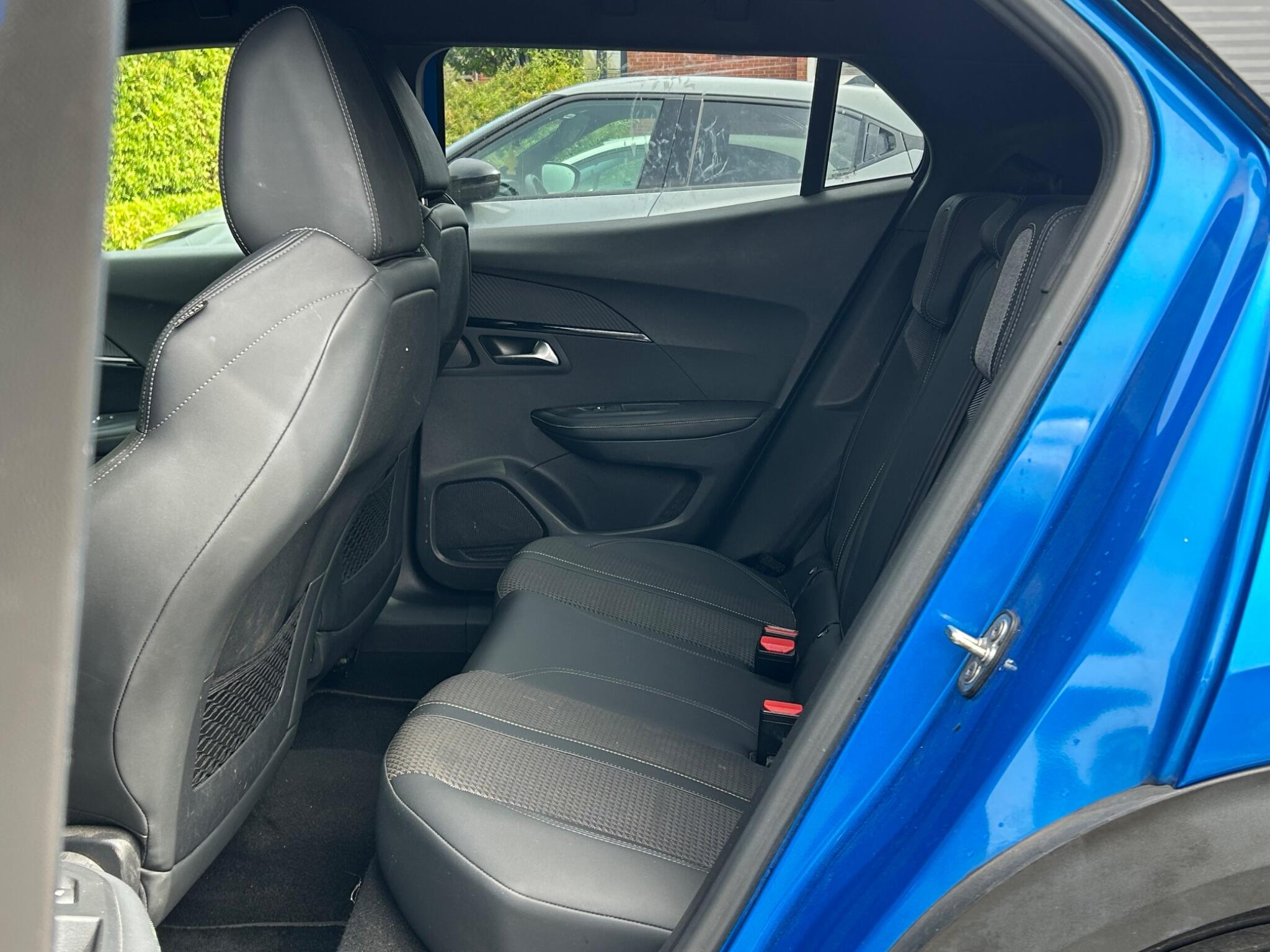 Peugeot E-2008 view 20