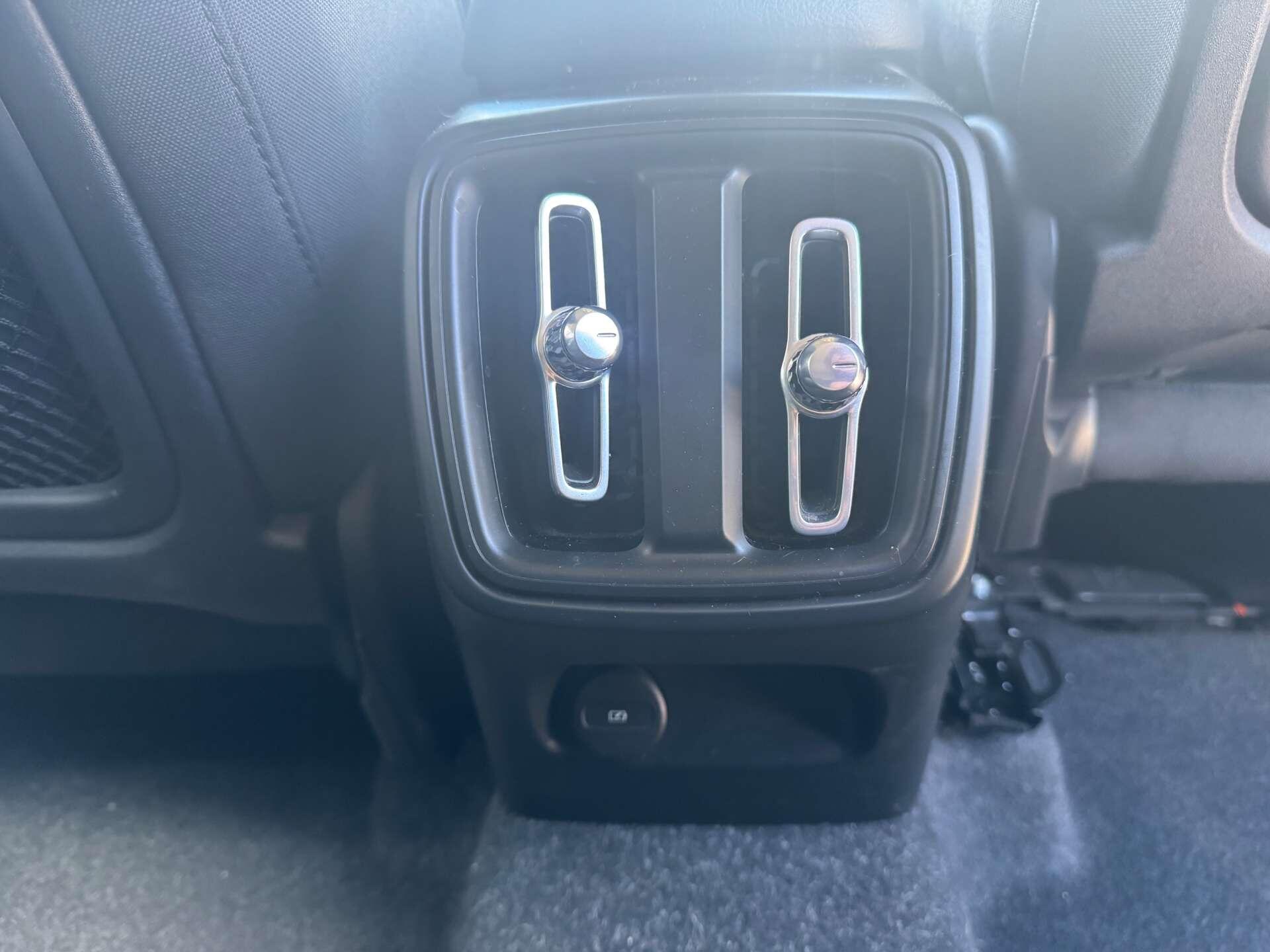 Volvo XC40 view 24