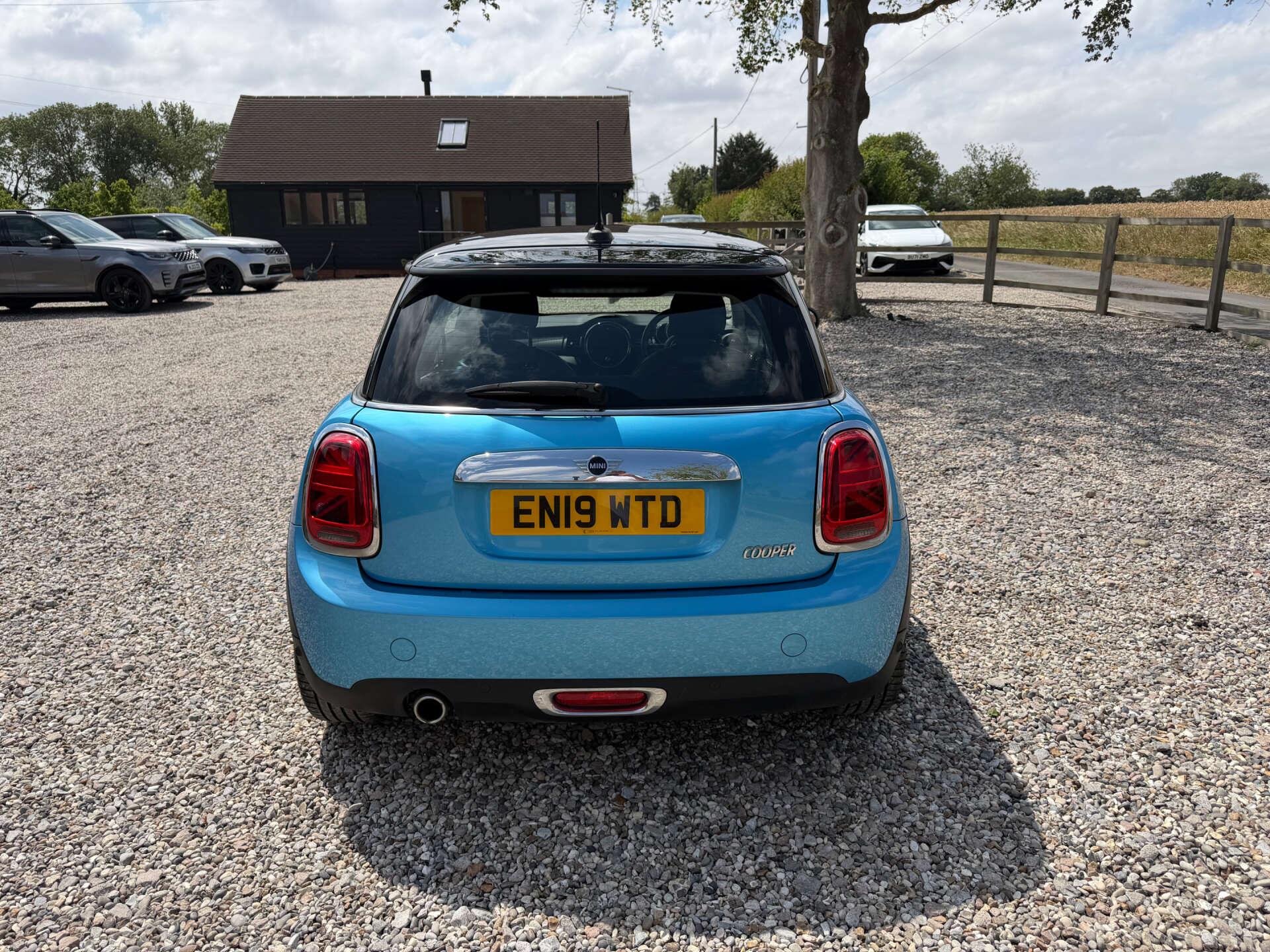 Mini Hatch view 7
