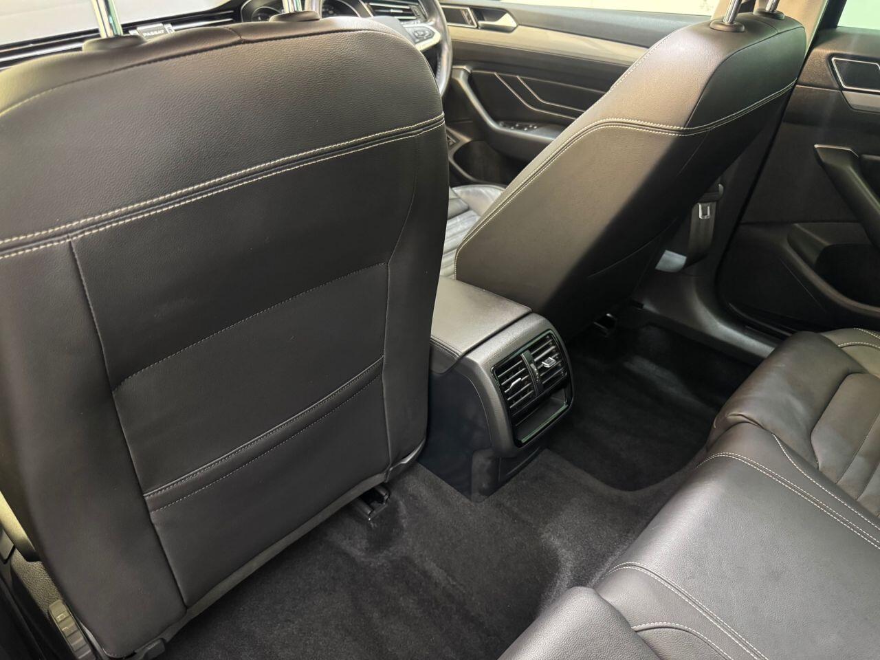 Volkswagen Passat view 20