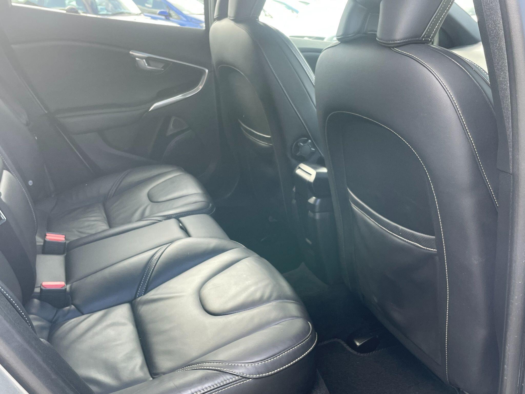 Volvo V40 view 22