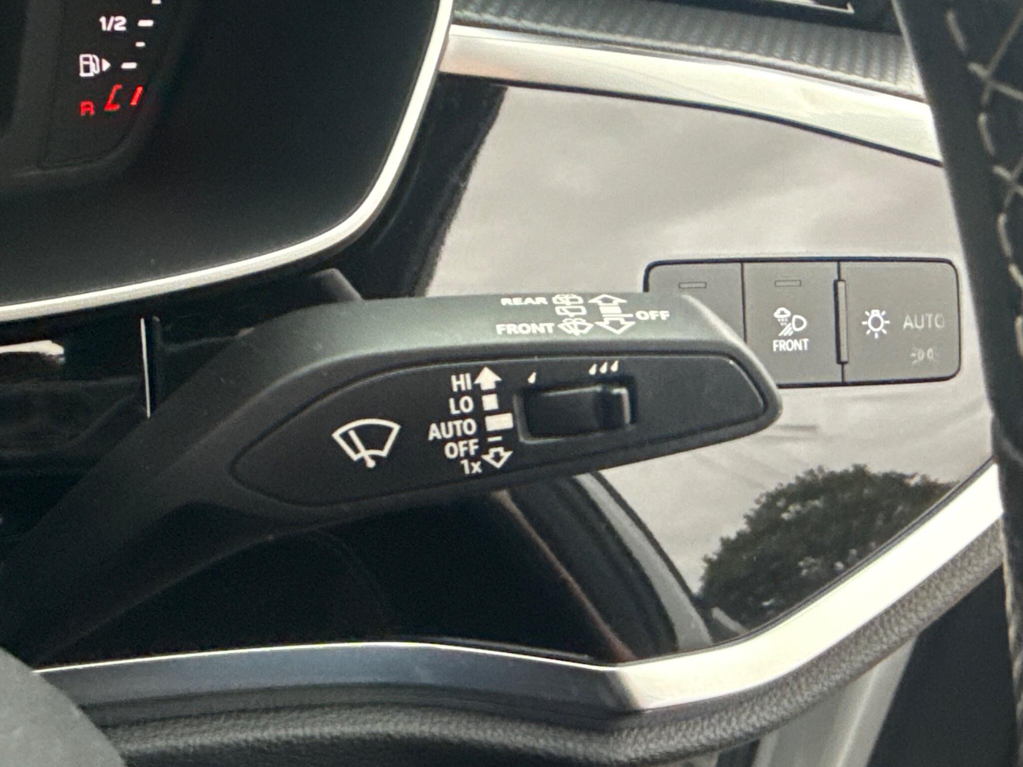 Audi Q3 view 33