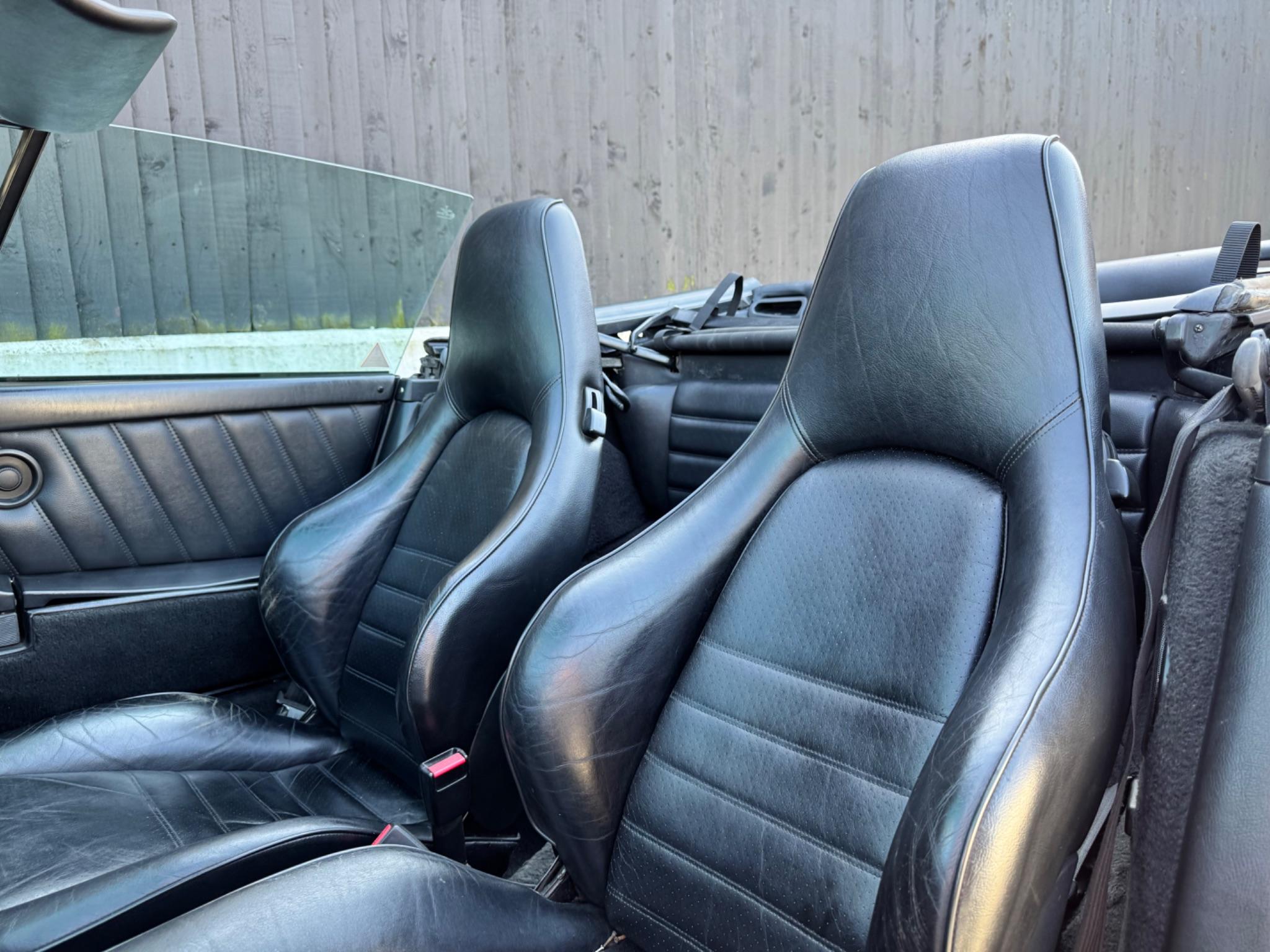 Porsche 911 view 33