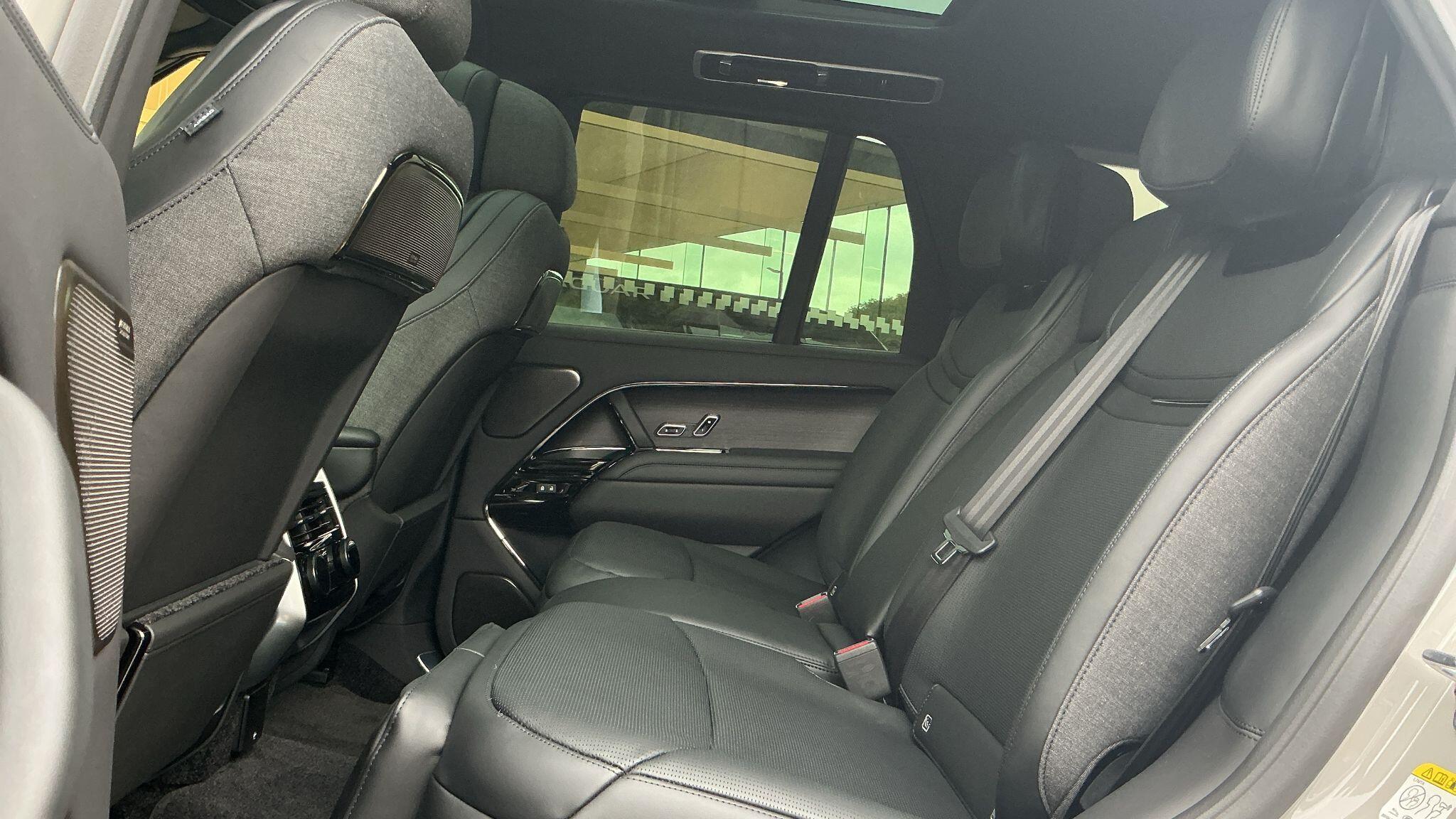 Land Rover Range Rover view 9