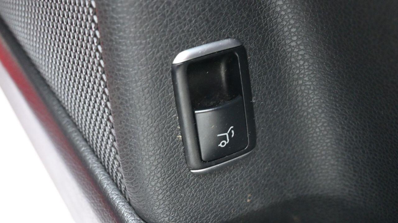 Mercedes-Benz Cla view 39