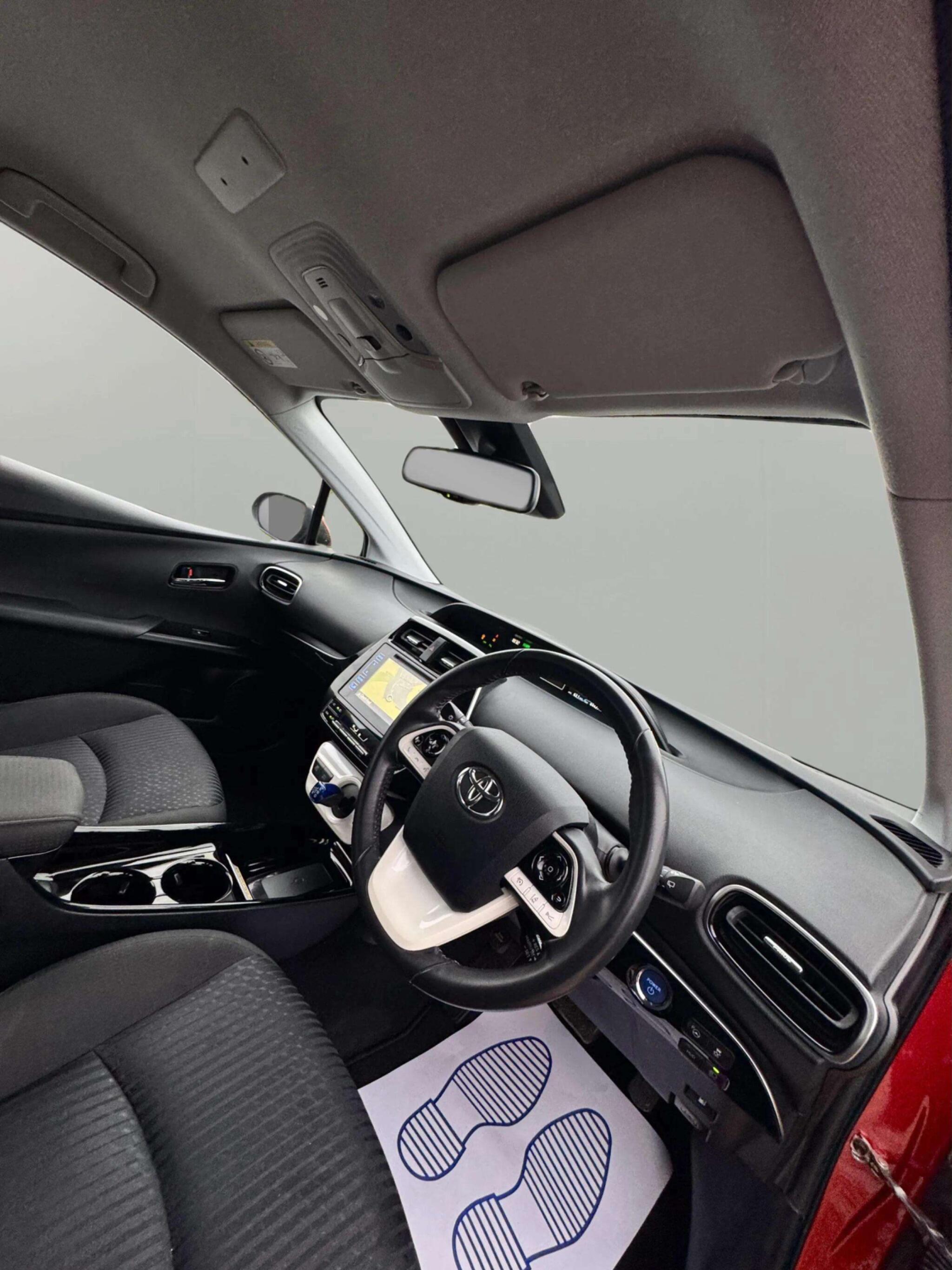 Toyota Prius view 64