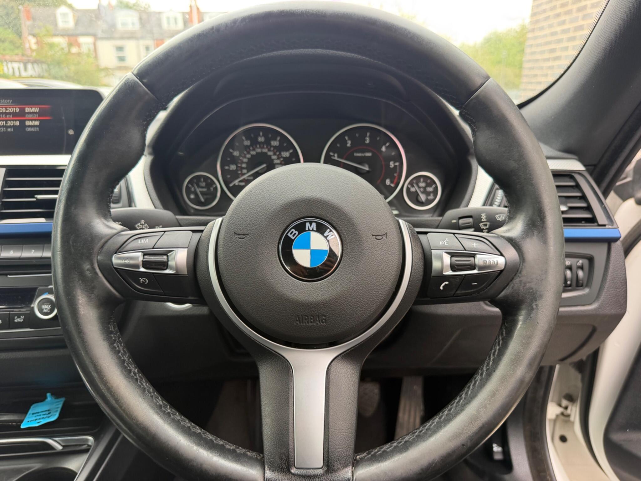 BMW 3 Series view 30