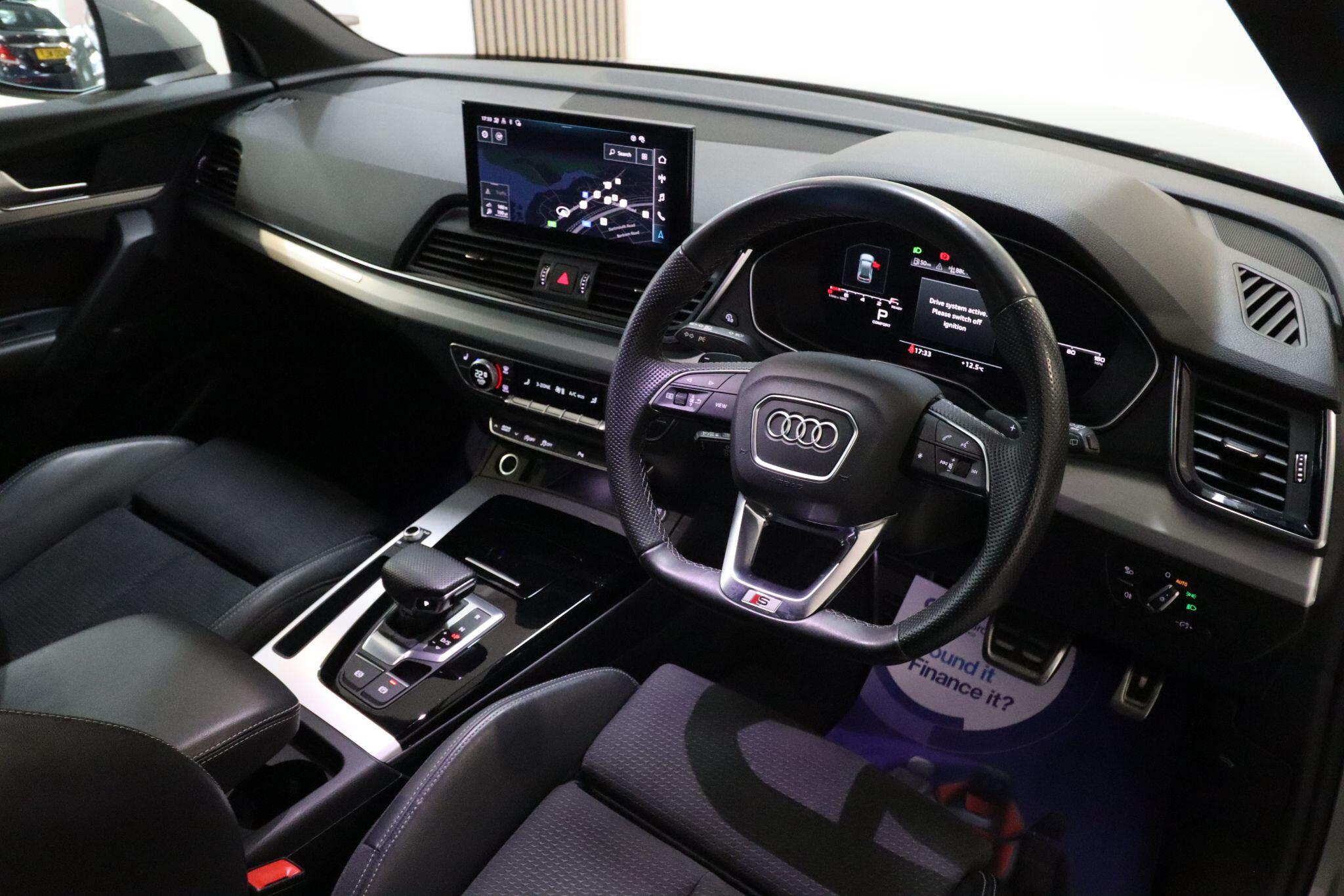 Audi Q5 view 15