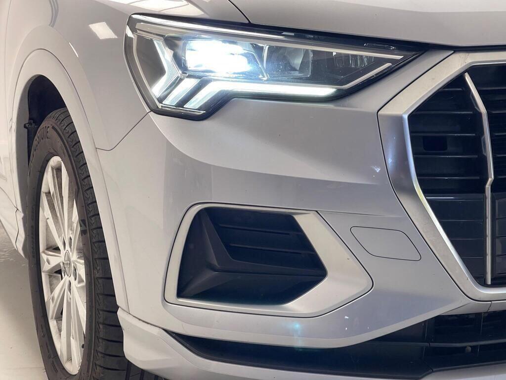Audi Q3 view 20