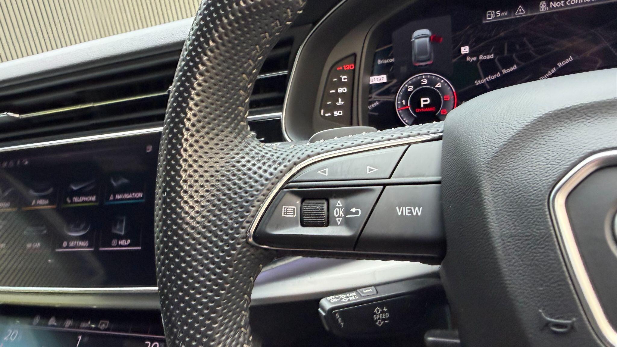 Audi Q8 view 17