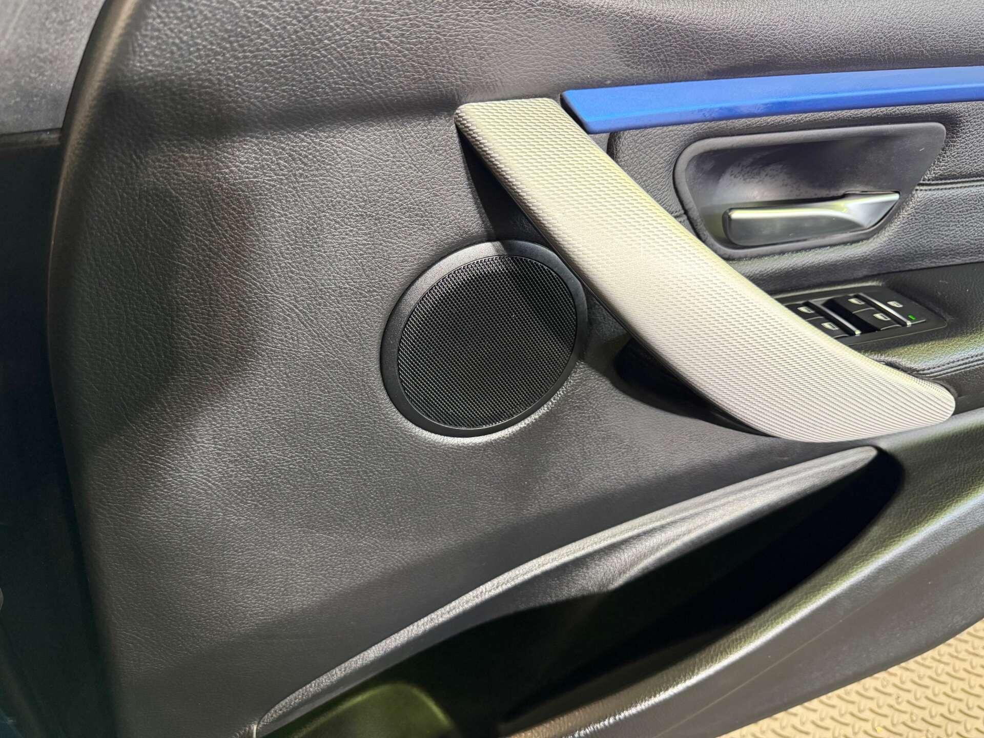 BMW 3 Series view 18