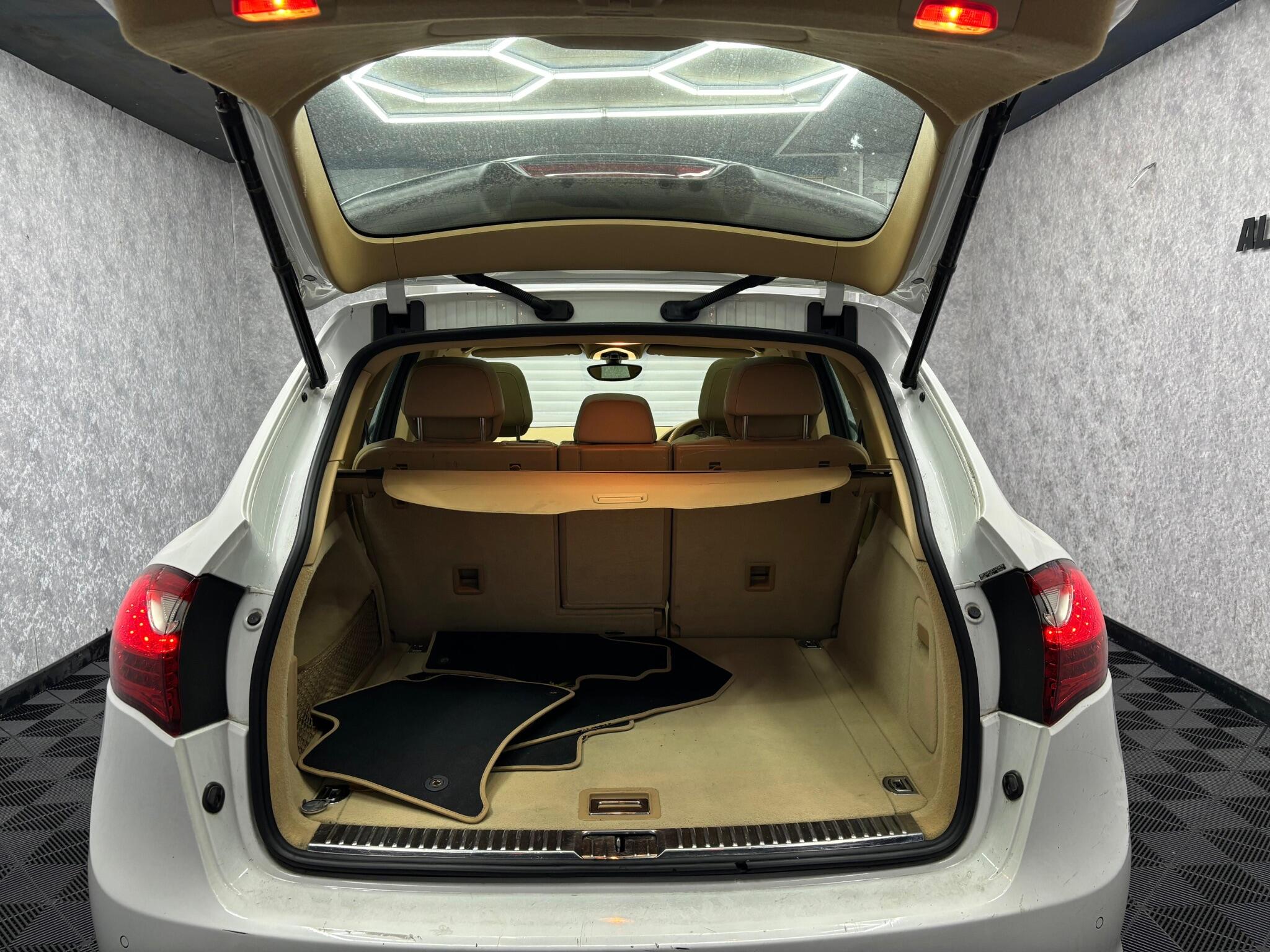 Porsche Cayenne view 27