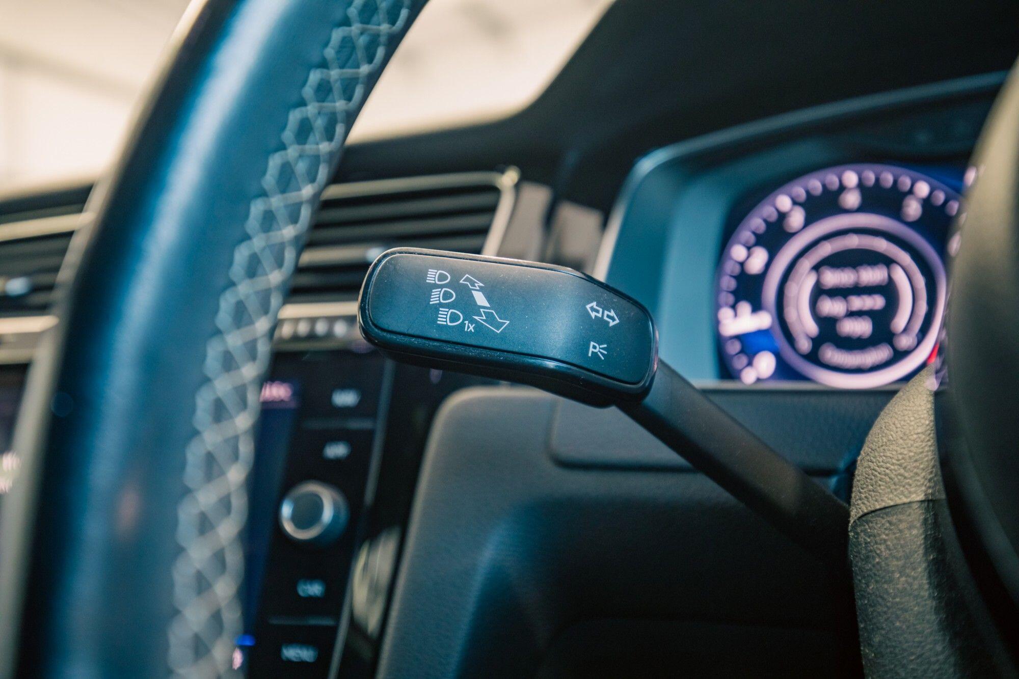 Volkswagen Golf view 19
