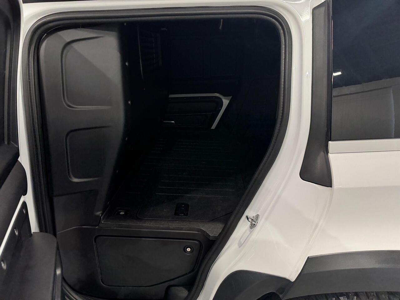 Land Rover Defender view 18