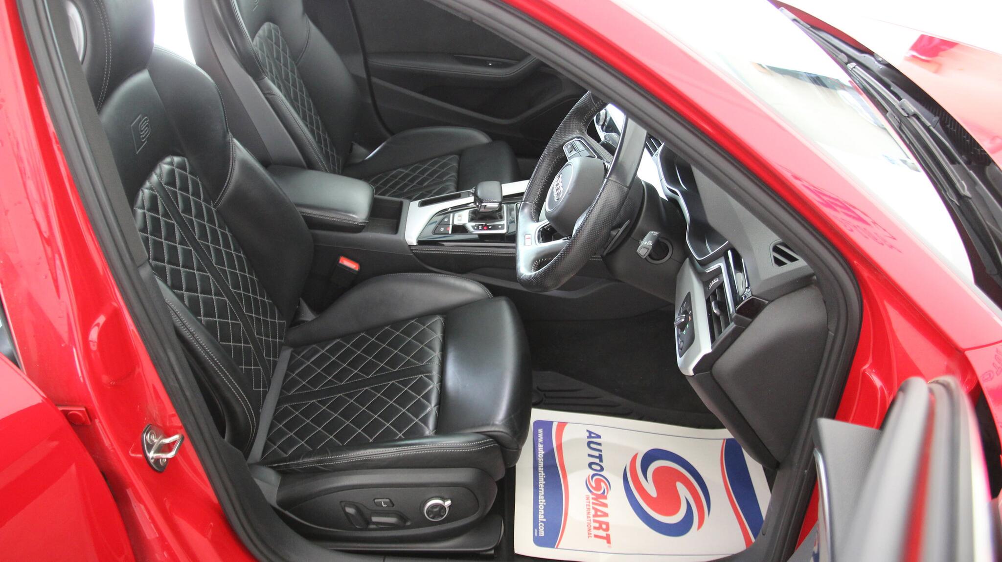 Audi S4 view 16